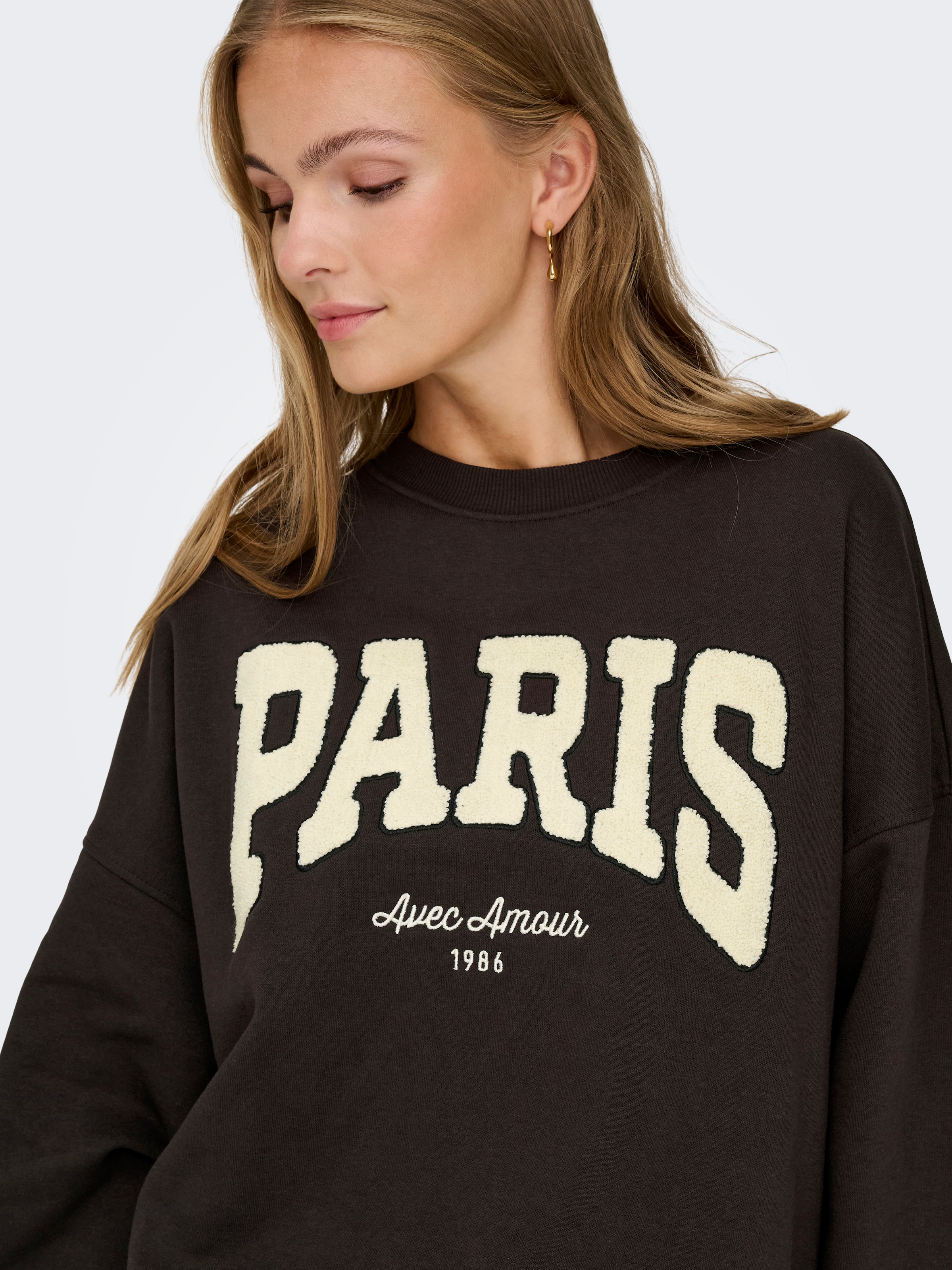 JDY Sweatshirt »JDYMESA L/S O-NECK EMB SWEAT JRS NOOS«, Baumwollmischung, regular fit
