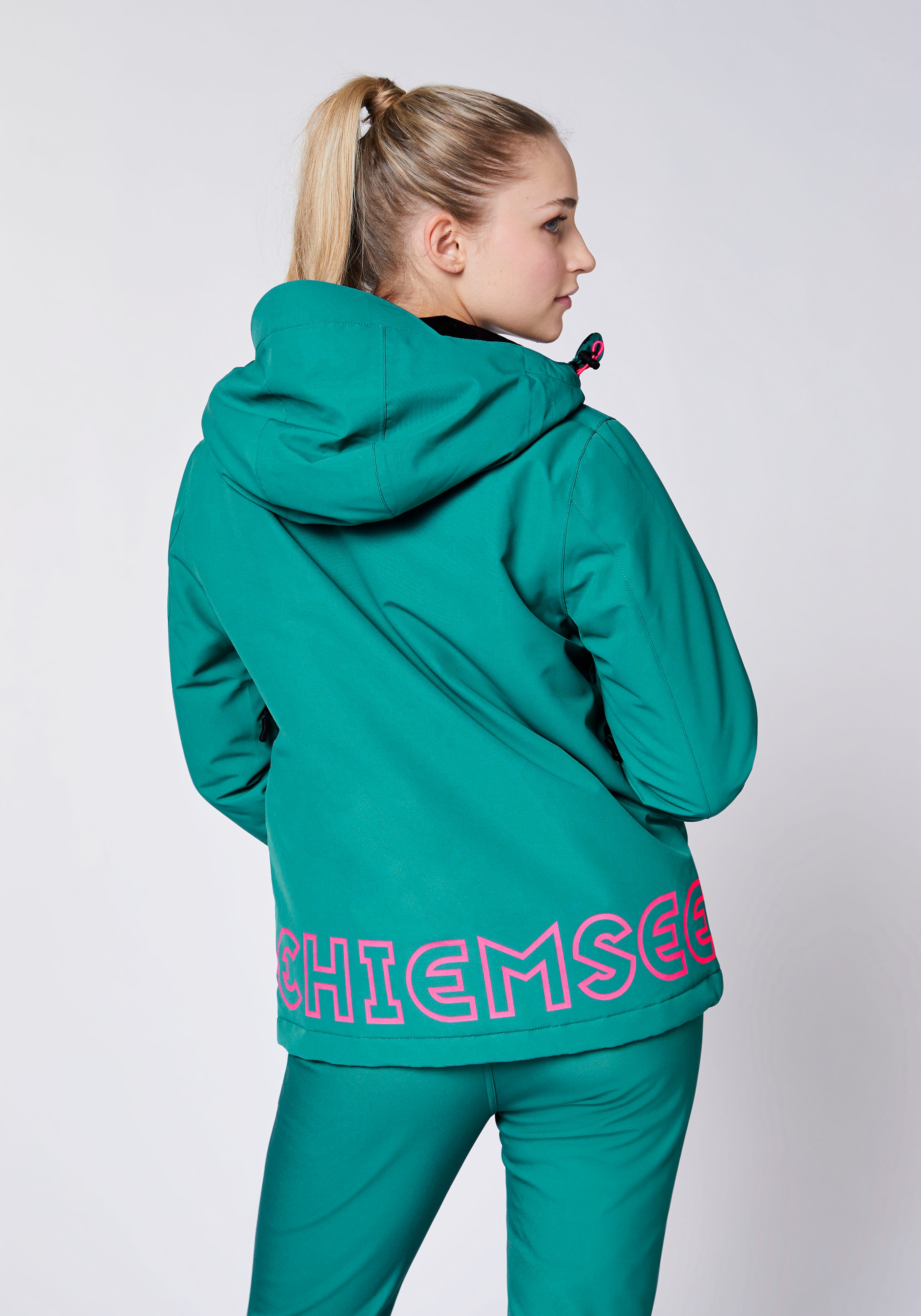 Chiemsee Skijacke mit Kapuze - mit praktischer Skipasstasche<br/>