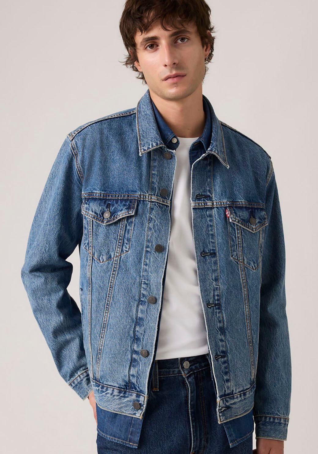 Levi's® Jeansjacke »VINTAGE FIT TRUCKER JKT« ohne Kapuze mit Knopfleiste