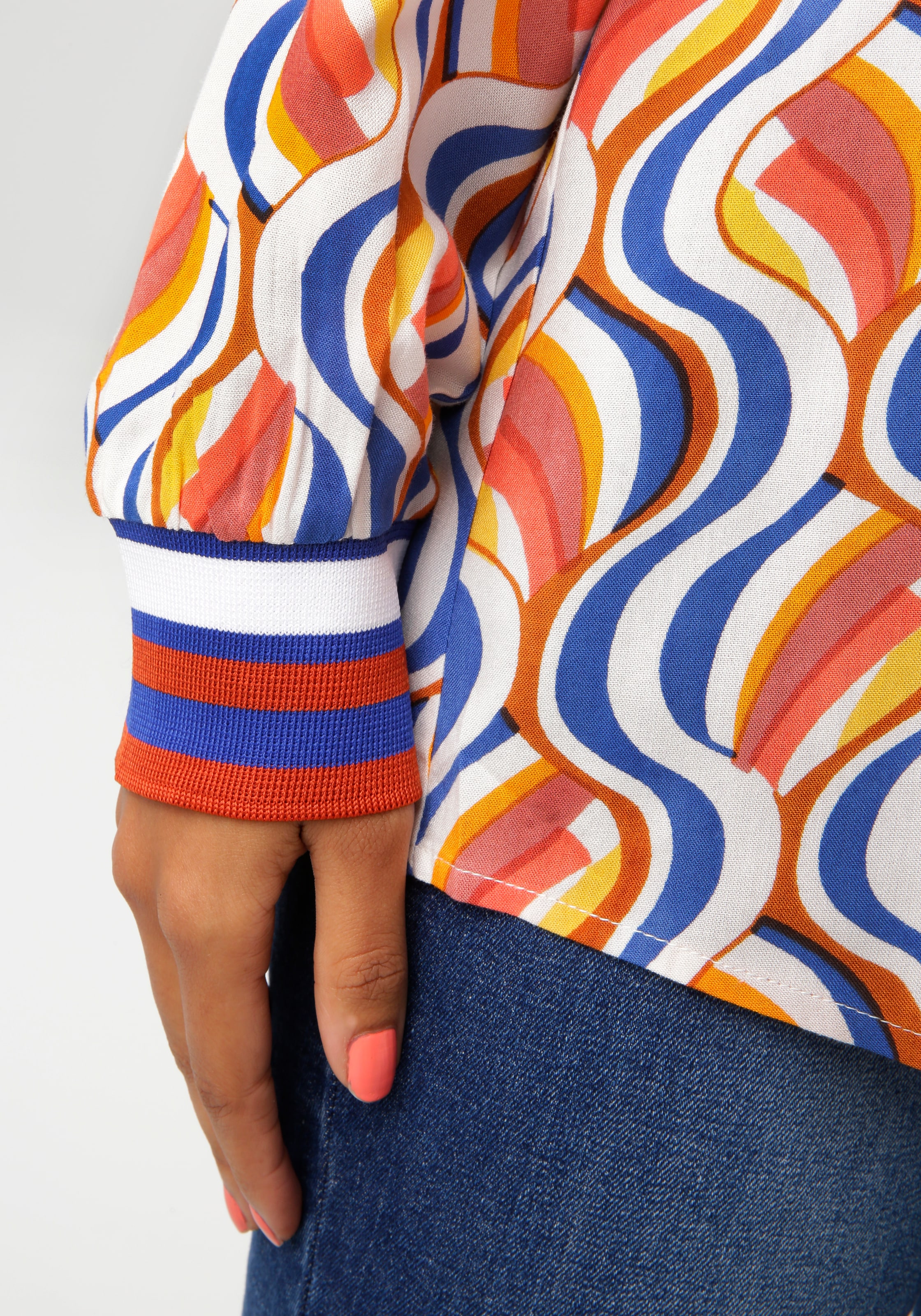Aniston CASUAL Schlupfbluse, mit interessantem Retro-Muster