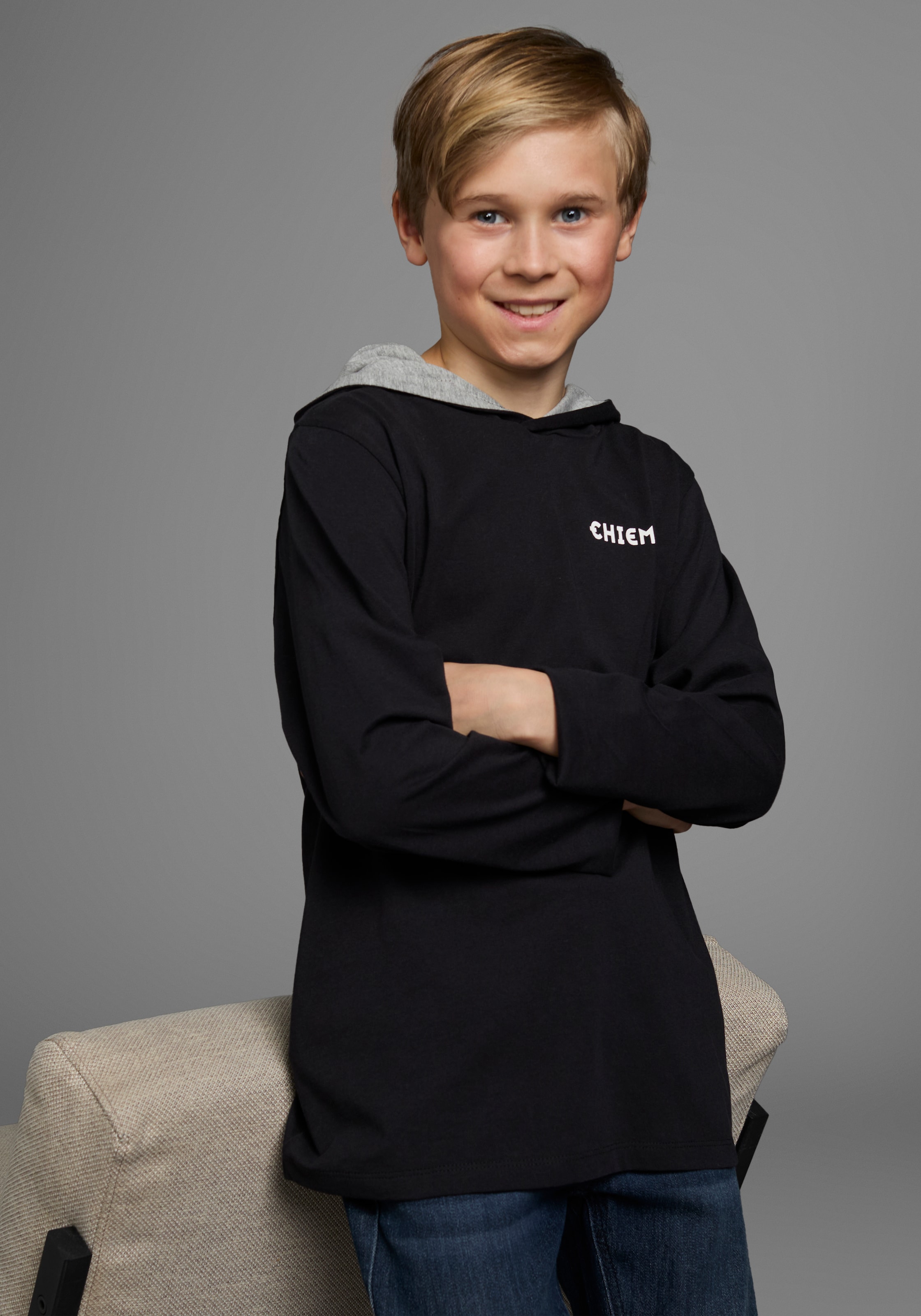 Chiemsee Kapuzenshirt »Langarmshirt mit Kapuzendruck«, Langarm, Basic-Passform, bedruckt, aus 100% Baumwolle