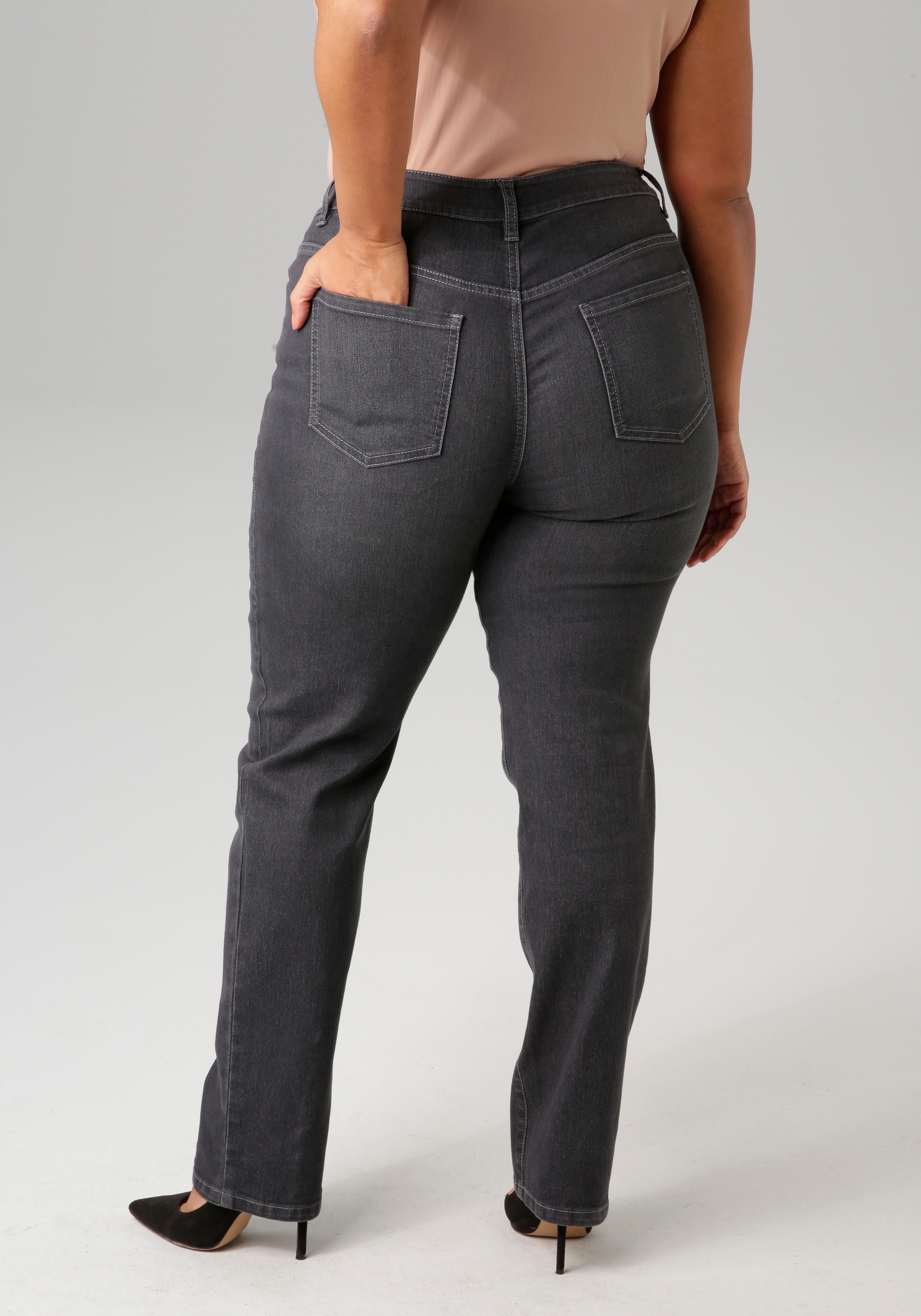 Aniston PLUS Straight-Jeans, mit leichtem Used-Effekt