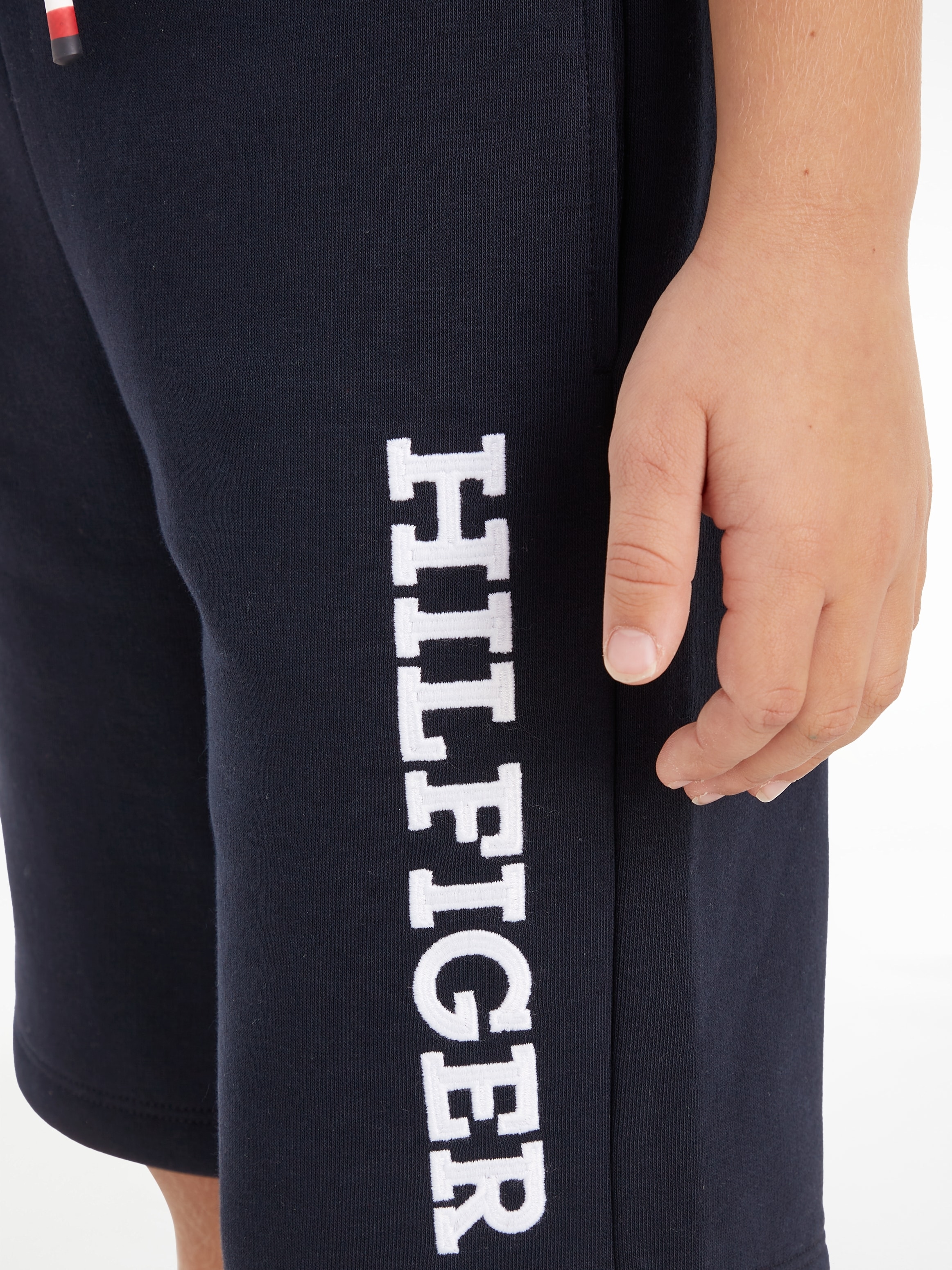 Tommy Hilfiger Sweatshorts »MONOTYPE SWEATSHORTS«, mit modischem  Logoschriftzug bei ♕