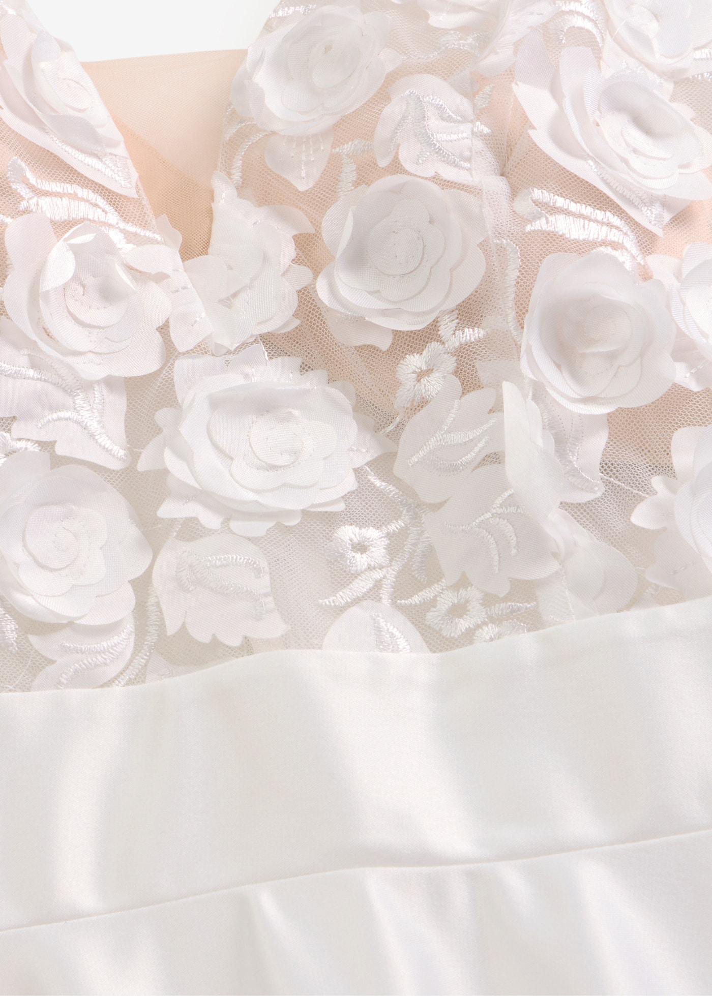bonprix Brautkleid schmale Passform, aus glänzendem Satin, mit hohem Schlitz, ärmellos