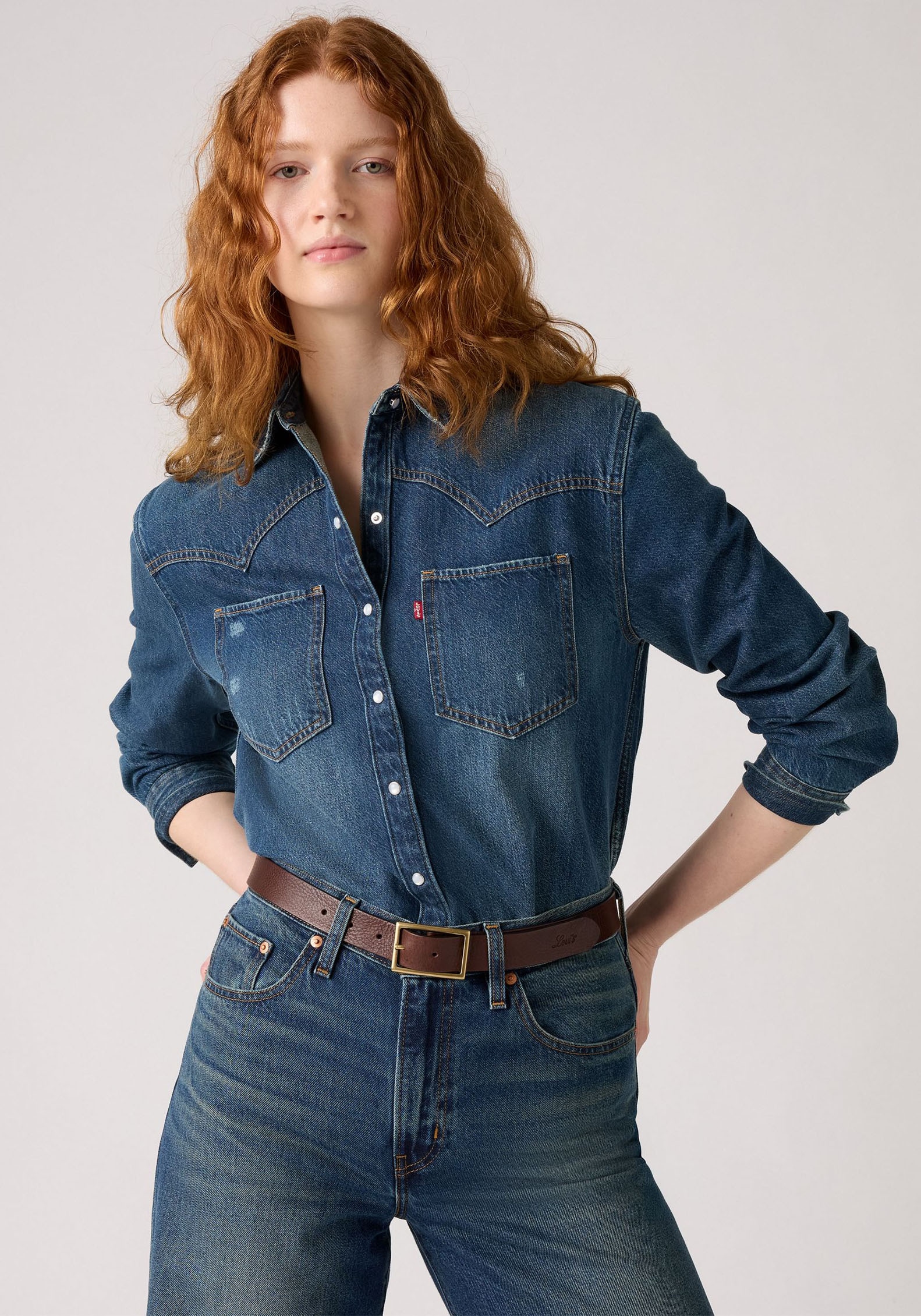 Levi's® Ledergürtel »RECTANGLE BELT« mit goldfarbener Schließe und Logoprägung