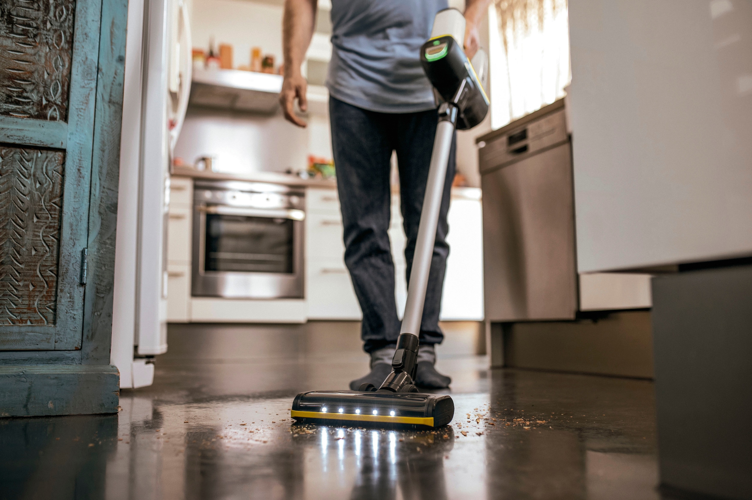 KÄRCHER Akku-Bodenstaubsauger »VC 6 Cordless ourFamily«, 2 Saugstufen, Laufzeit: bis zu 50 min.,Wandhalterung mit Ladefunktion