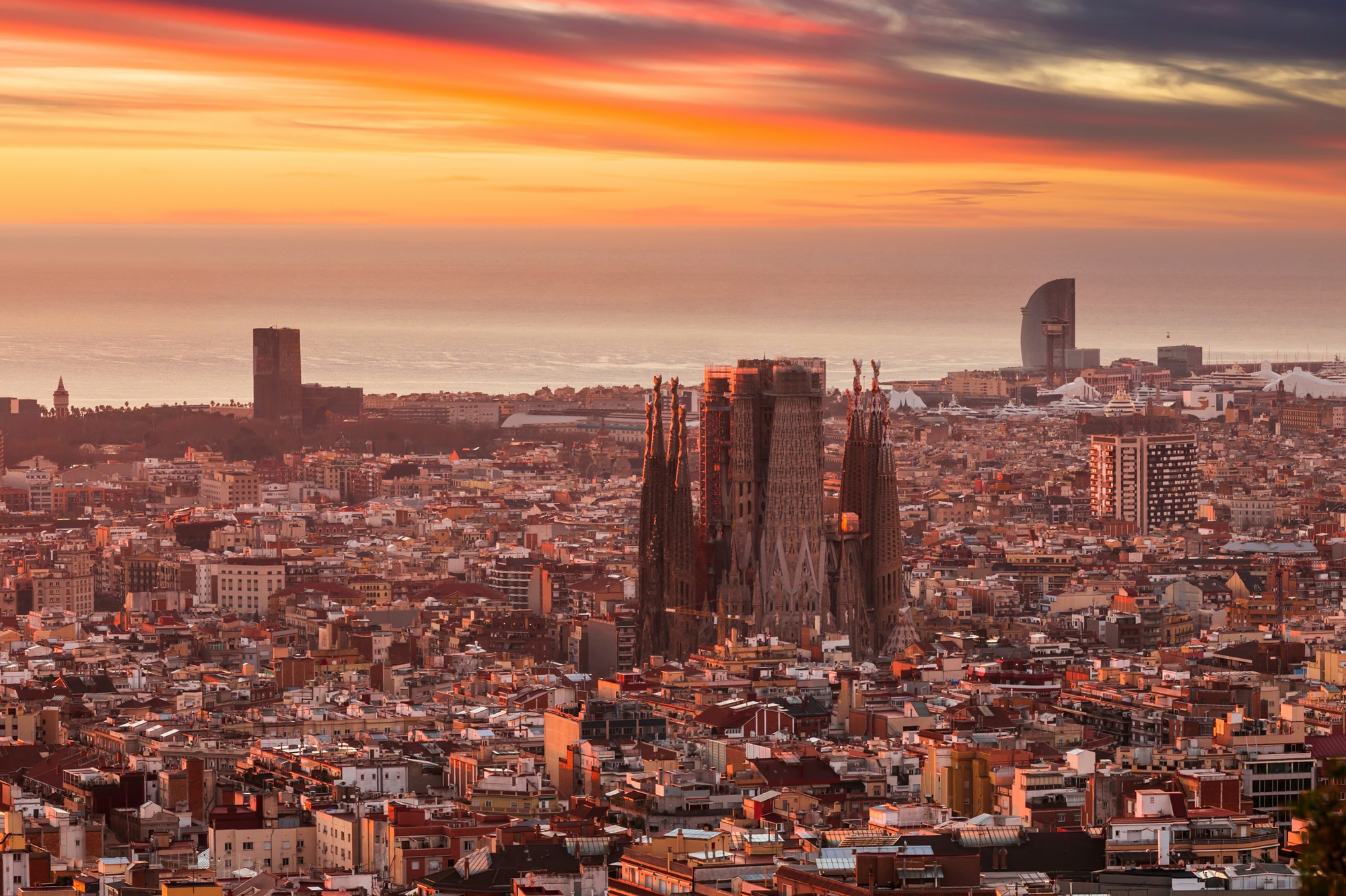 Papermoon Fototapete »BARCELONA-STADT SPANIEN SAGRADA FIMILIAR SKYLINE MEER«