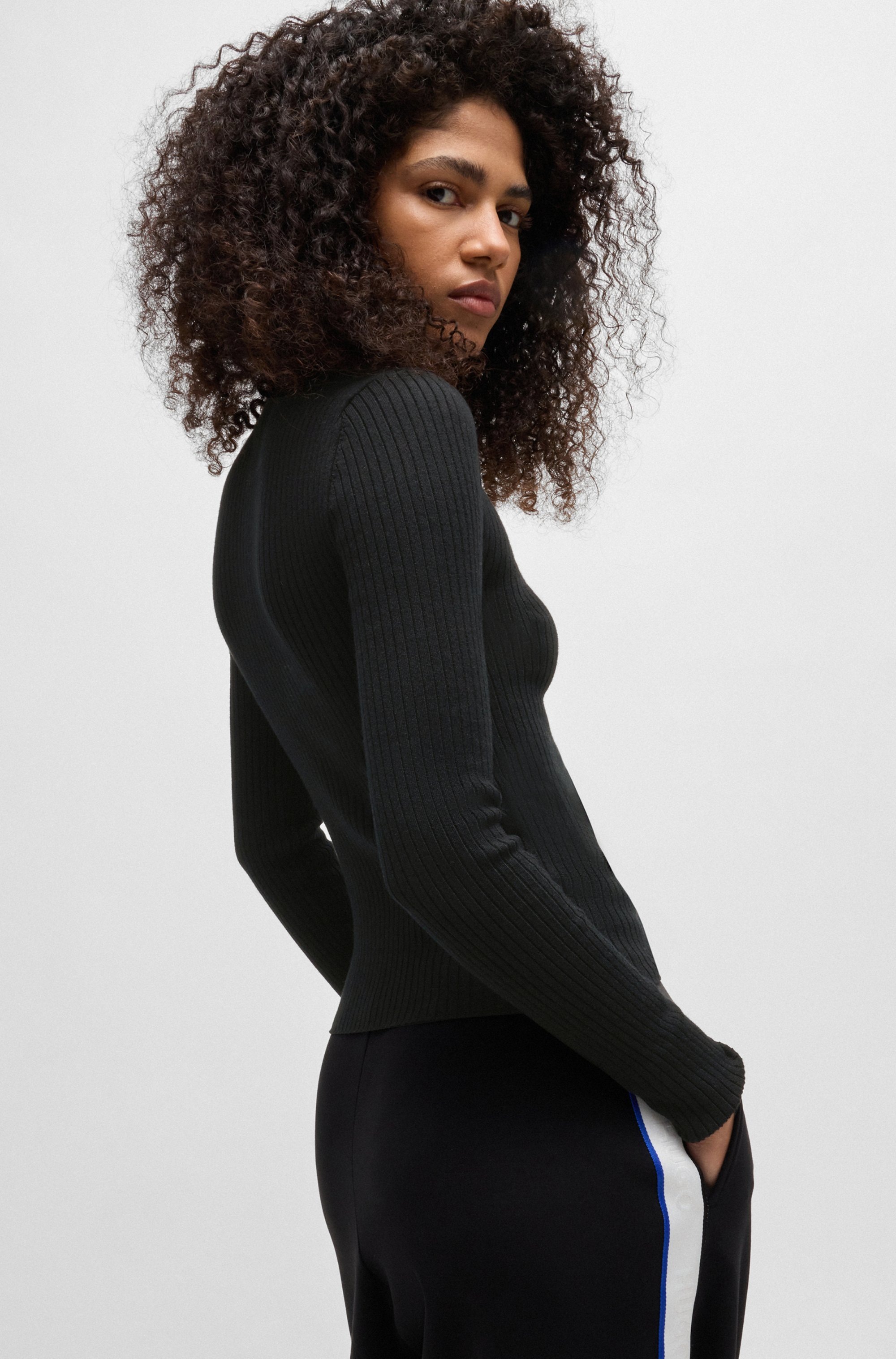 HUGO Blue Stehkragenpullover »Sarmie« mit Label-Stitching