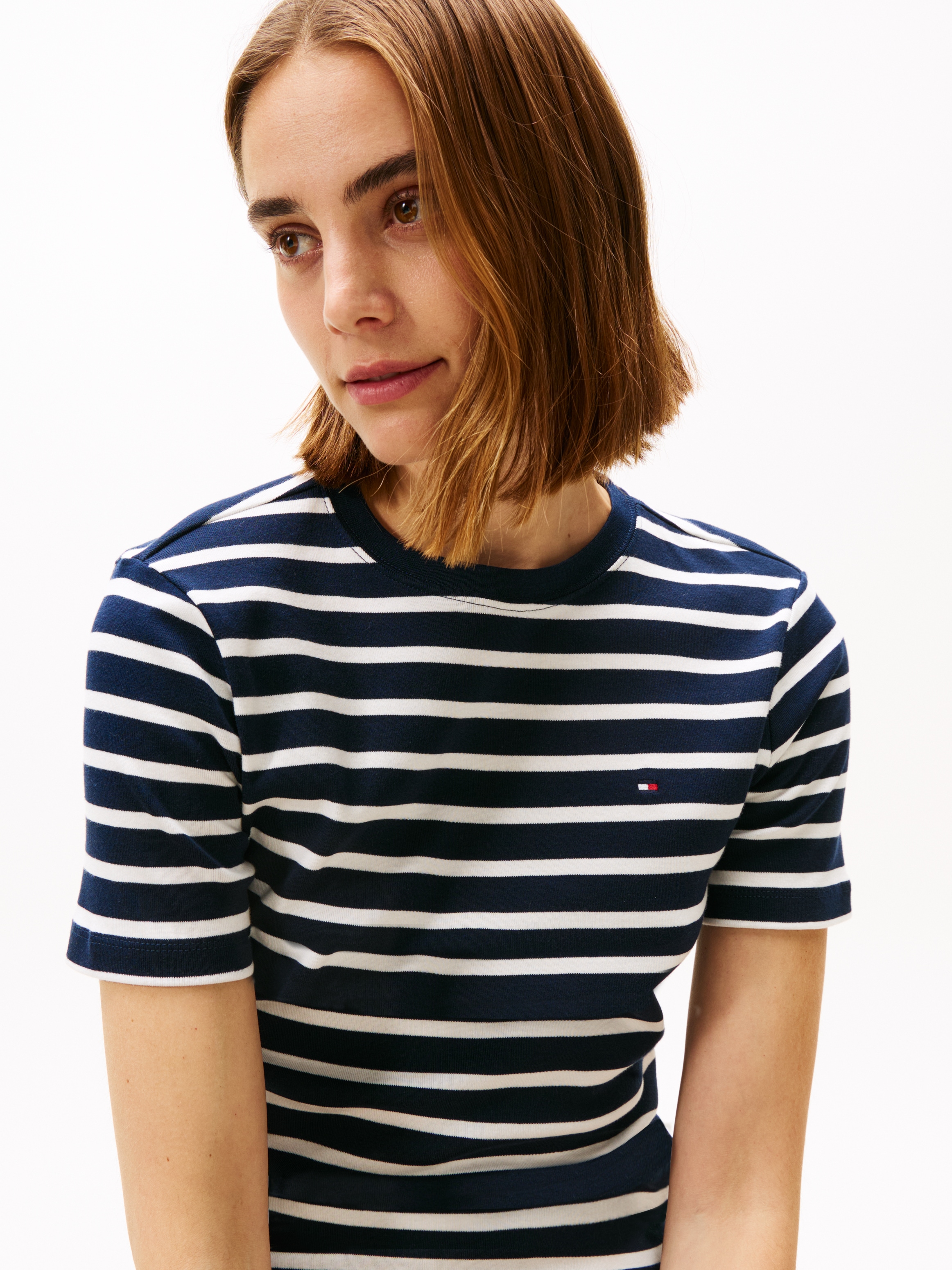Tommy Hilfiger T-Shirt »SLIM CODY C-NK SS«, mit Logostickerei