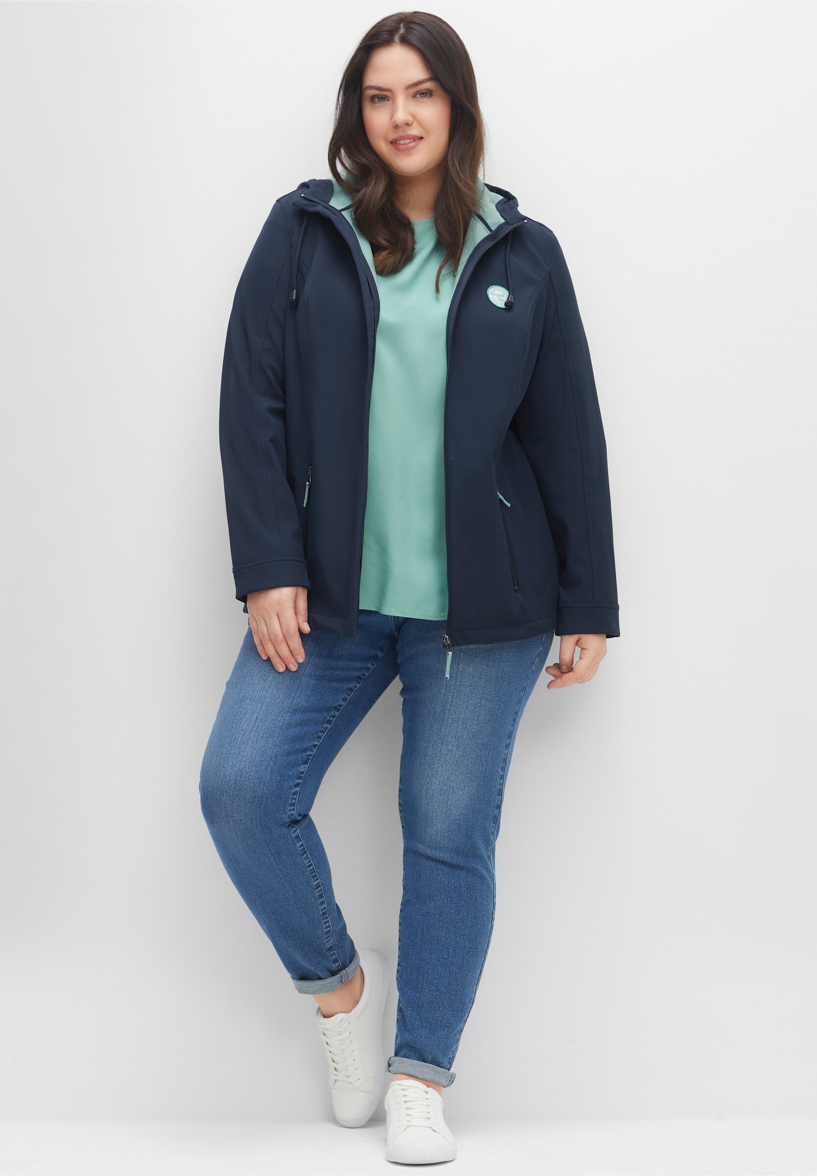 Sheego Softshelljacke »Softshelljacke Softshelljacke mit Fleece-Innenseite« mit Kapuze