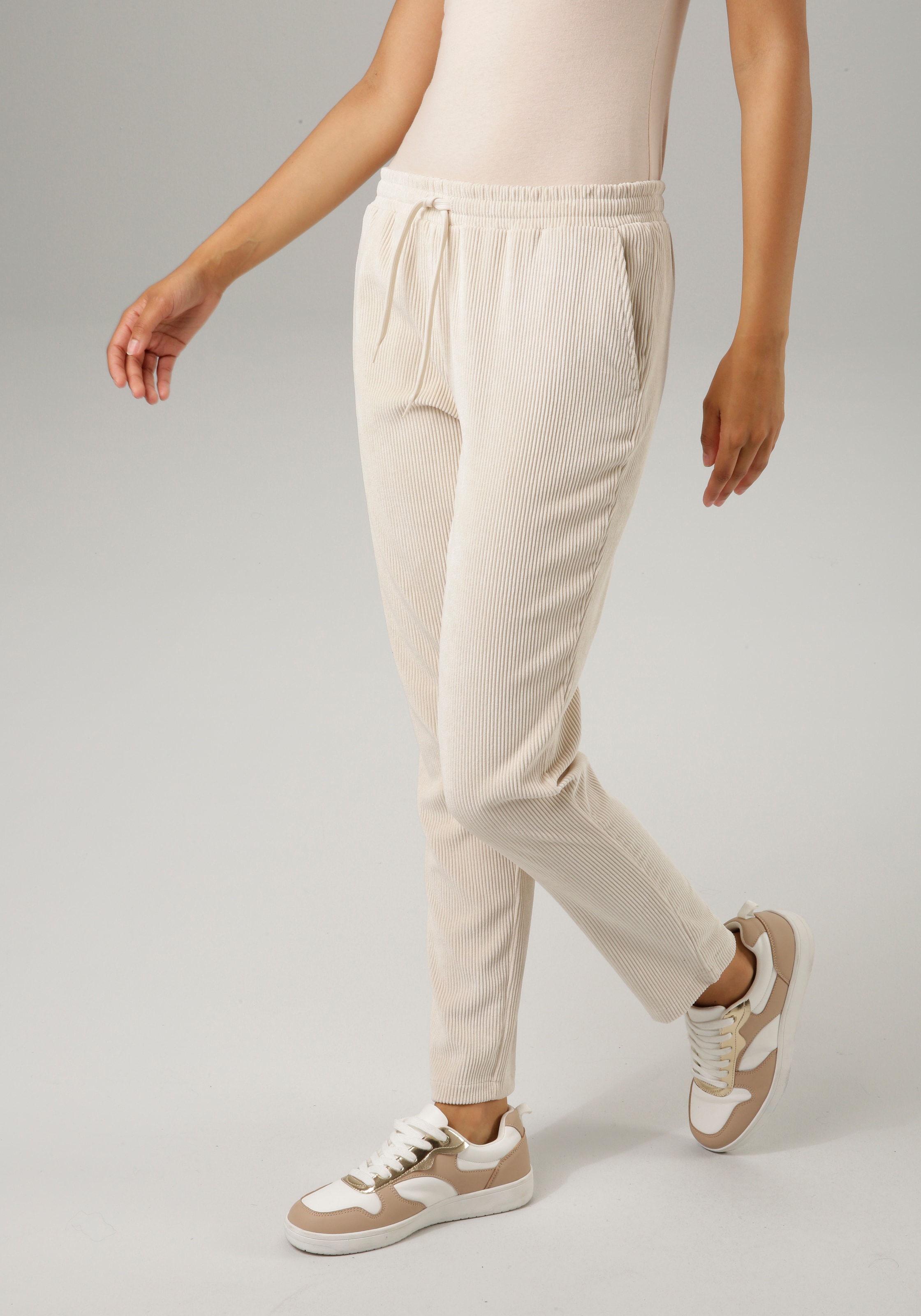 Aniston CASUAL Schlupfhose, aus trendigem, elastischen Cord