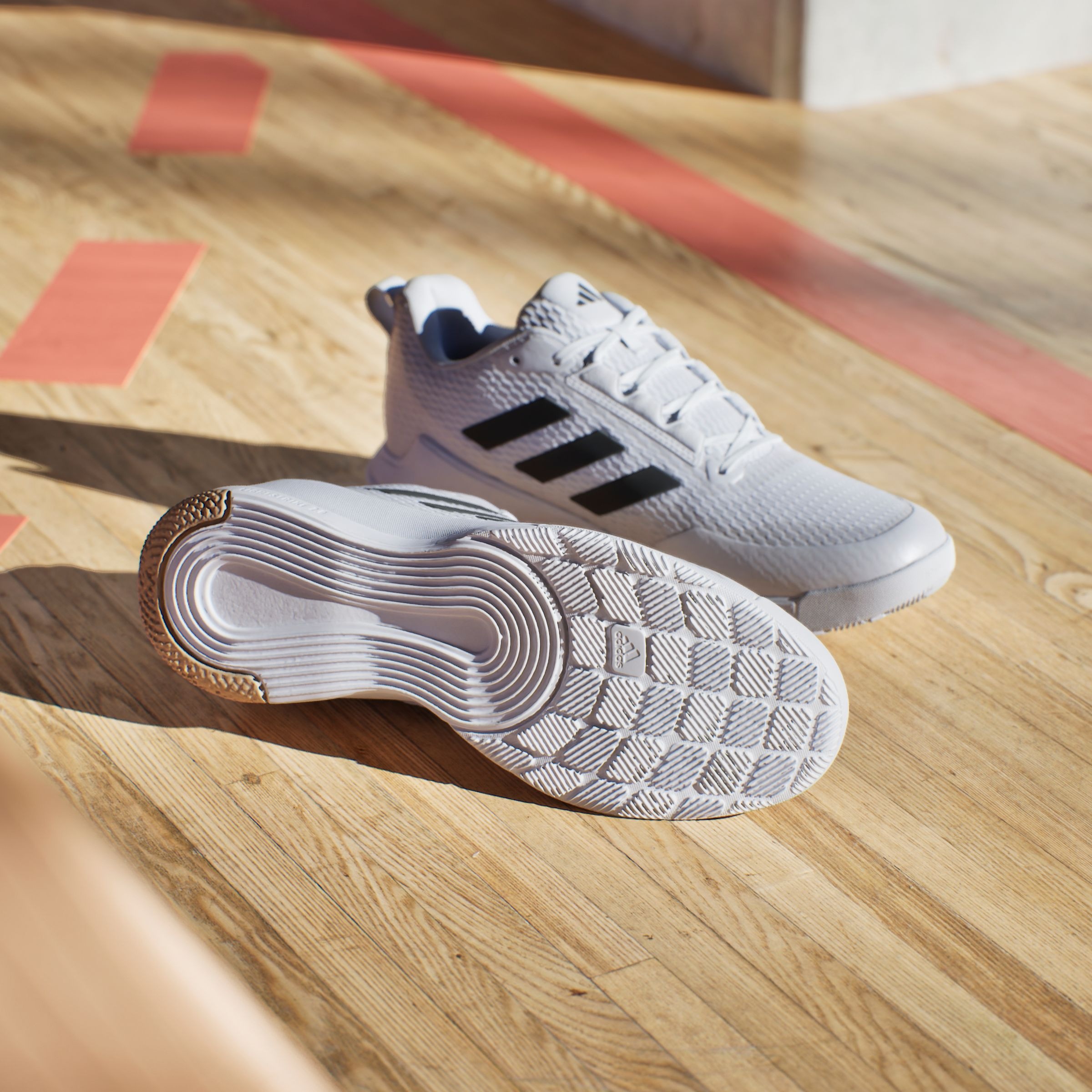 adidas Performance Hallenschuh »NOVAFLIGHT 2 INDOOR«, besonders geeignet für Handball und Volleyball