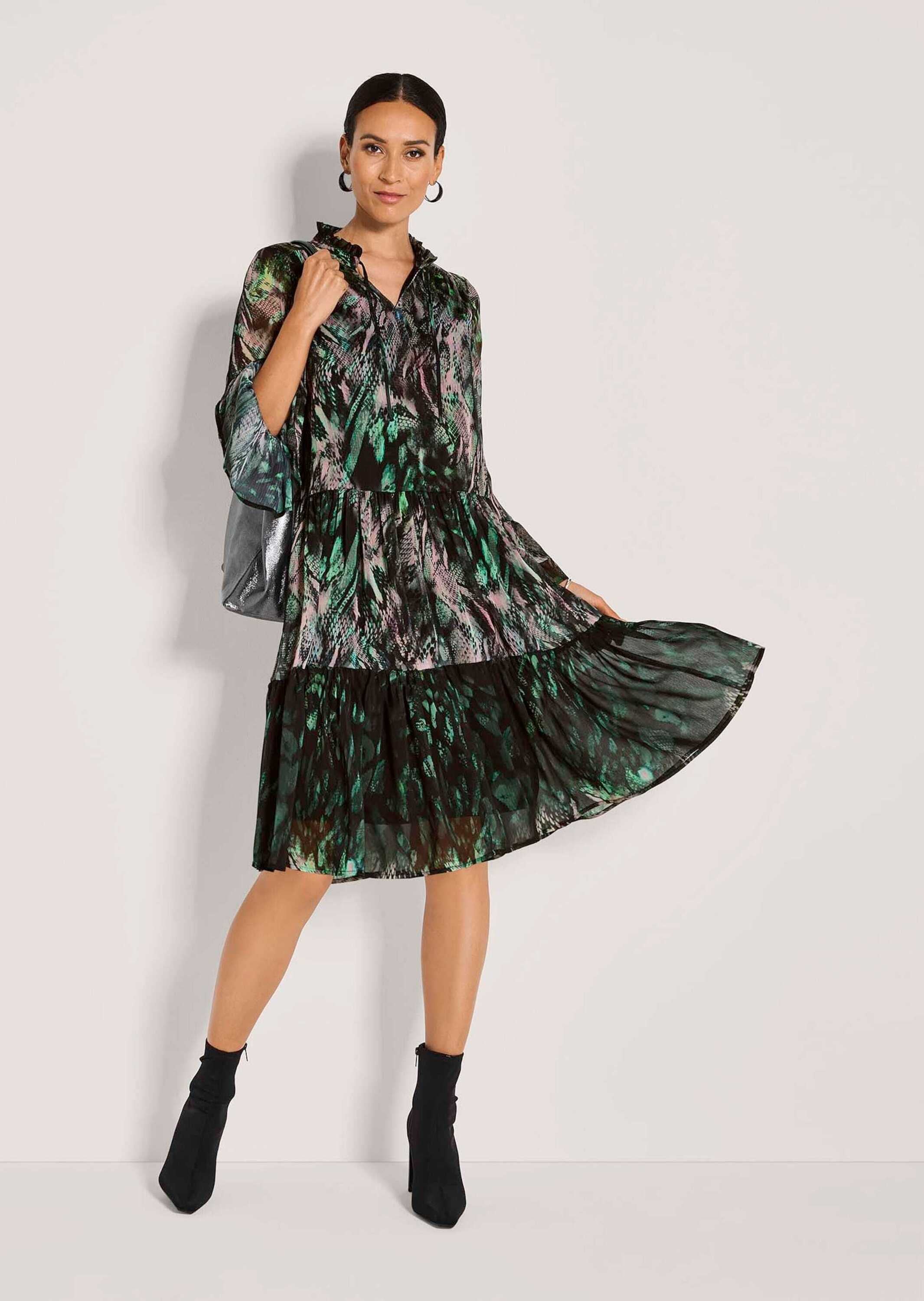 MADELEINE Sommerkleid »Kleid Elegantes Stufenkleid mit All-Over-Print« Chiffonqualität