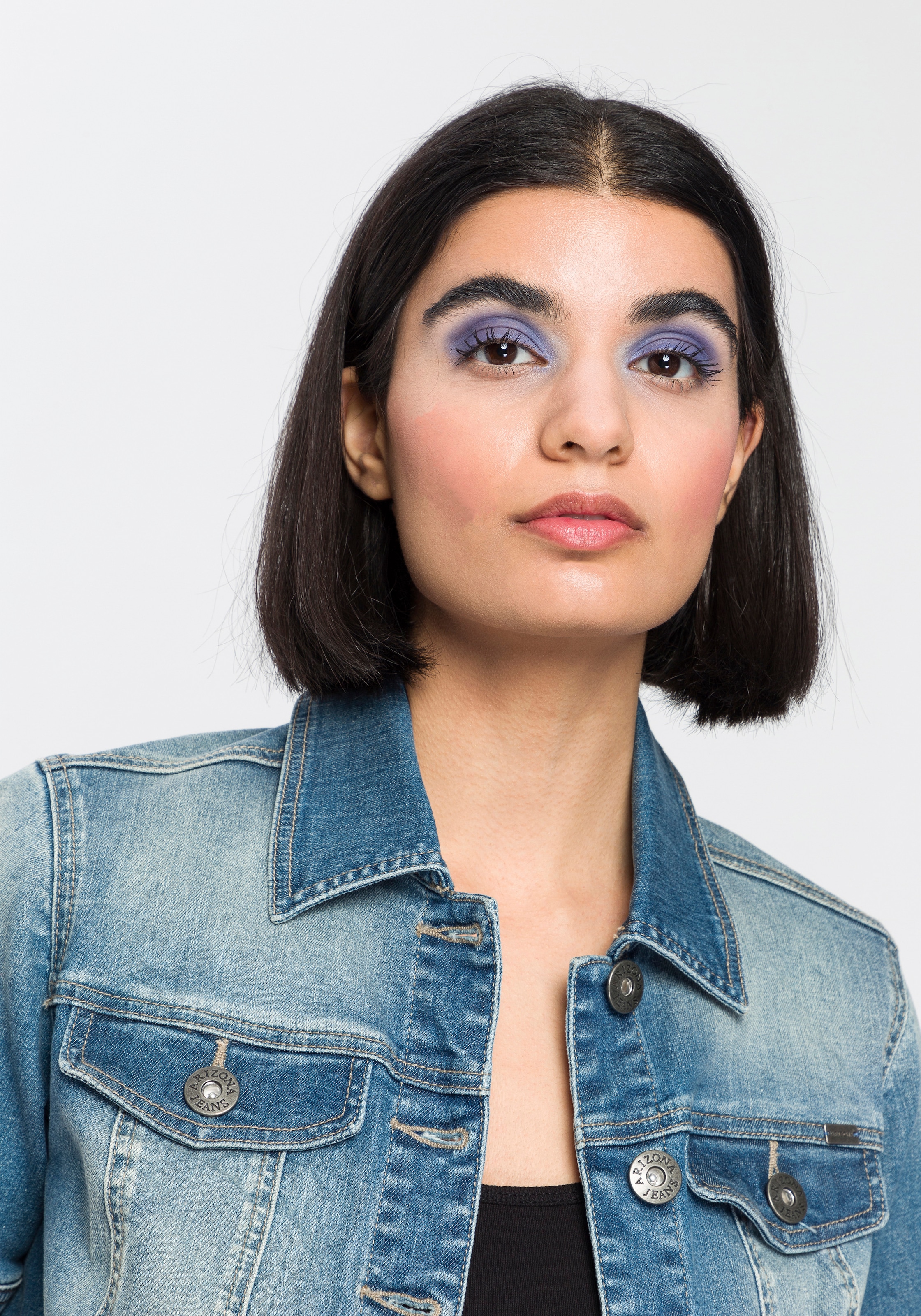 Arizona Jeansjacke, aus Baumwollmischung, figurbetont, extrakurz, in Stretch-Qualität