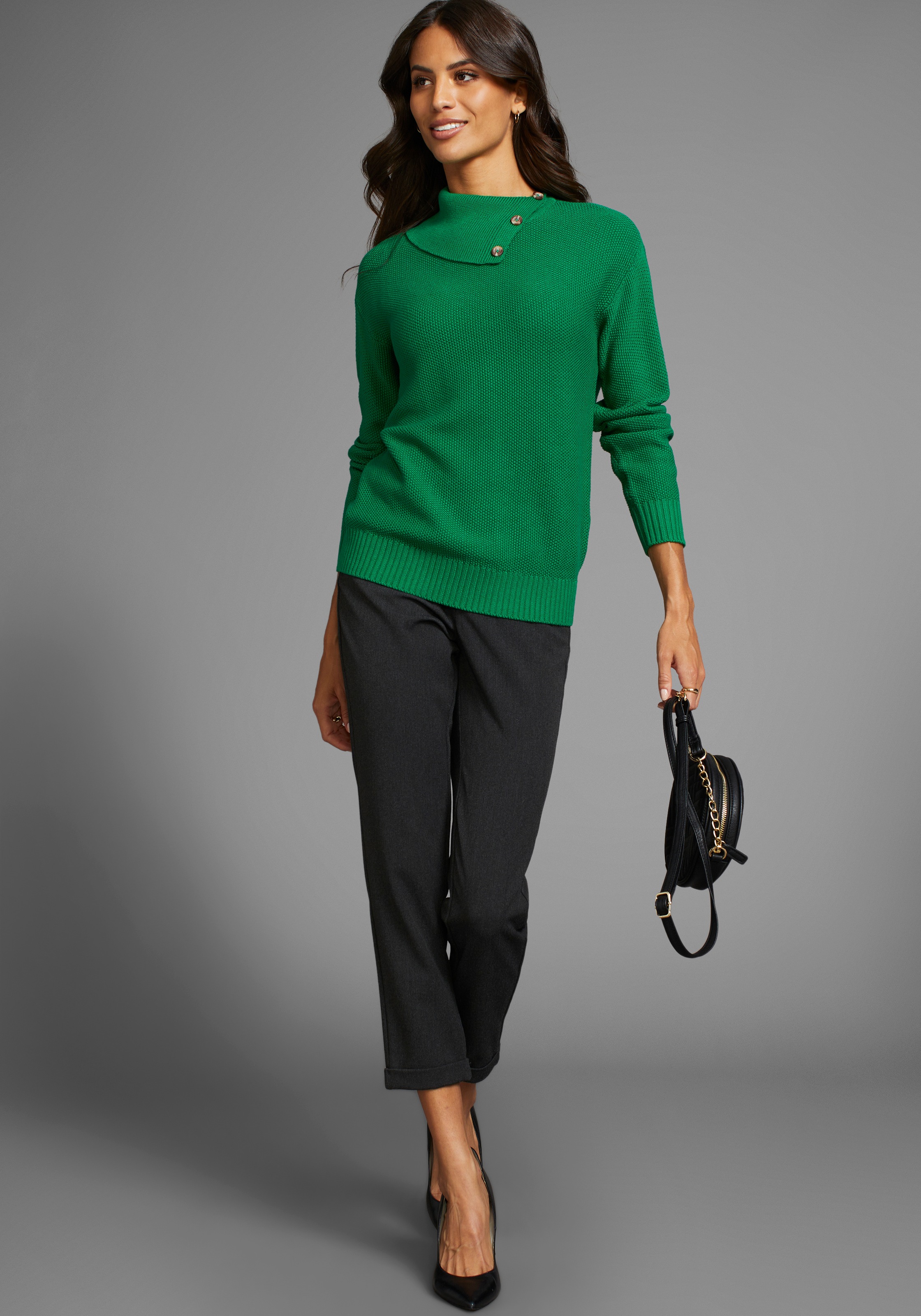 DELMAO Strickpullover, mit feinem Strickmuster und Zierknöpfen