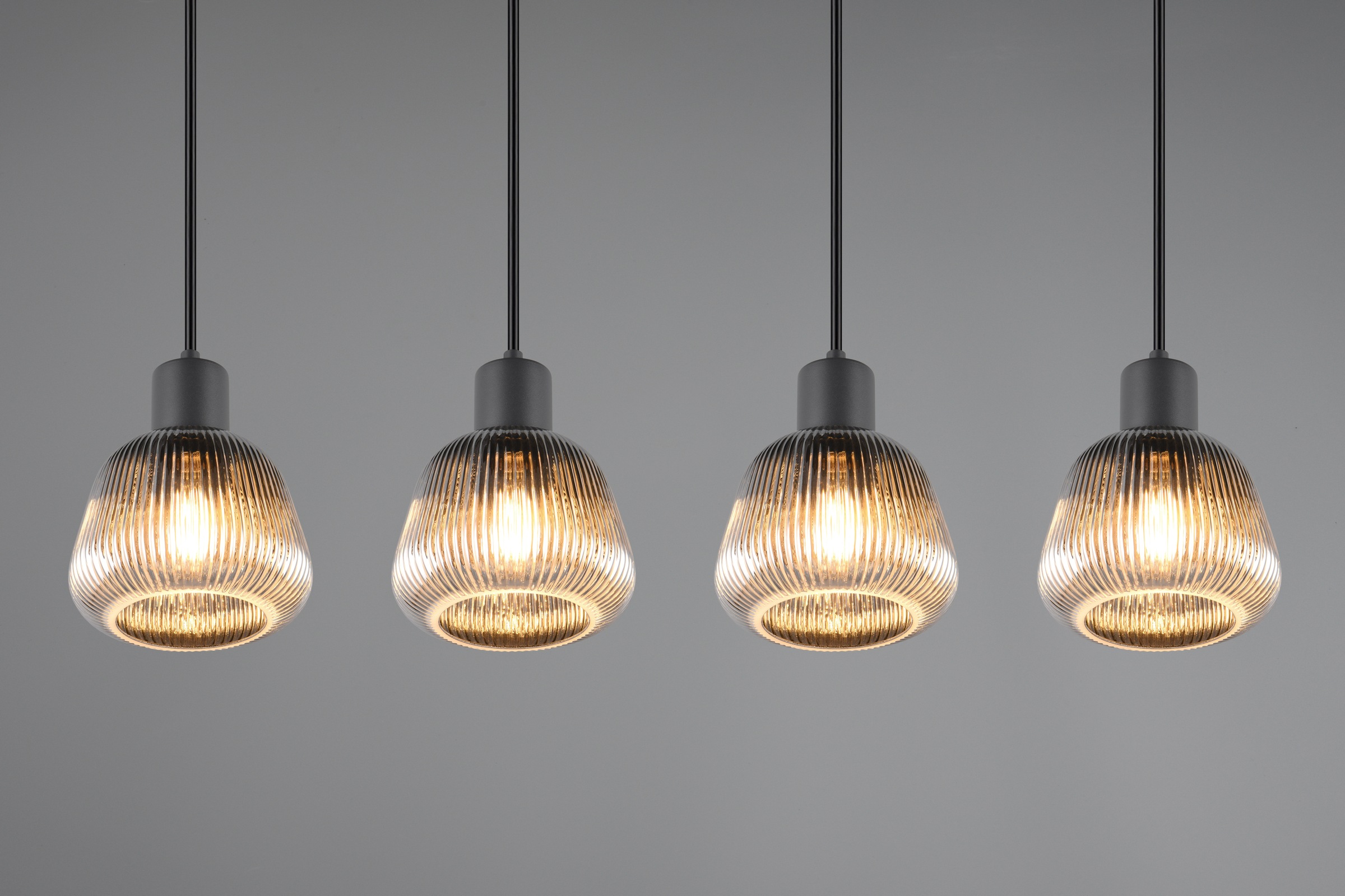 TRIO Leuchten Pendelleuchte »TARIFA, 4-flammige Hängeleuchte exkl 4xE27 max 25W, Glas Hängelampe« E27 1 Stk. warmweiß - kaltweiß höhenverstellbar max 150cm Glas in Riffeloptik und leicht verspiegelt