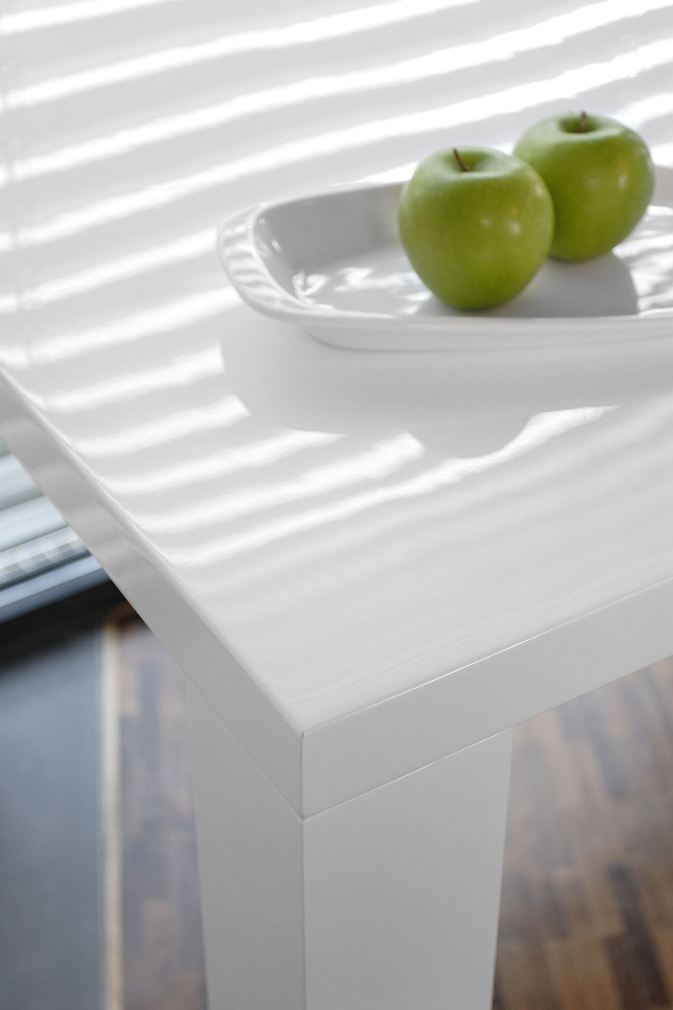 SalesFever Esstisch »Esbjerg - Stilvoller Esszimmertisch«, Eleganter Hochglanz für anspruchsvolle Ästhetik