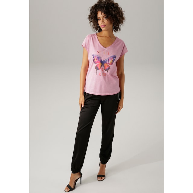 Aniston CASUAL T-Shirt, mit batikfarbigem Schmetterling und Schriftzug bei  ♕