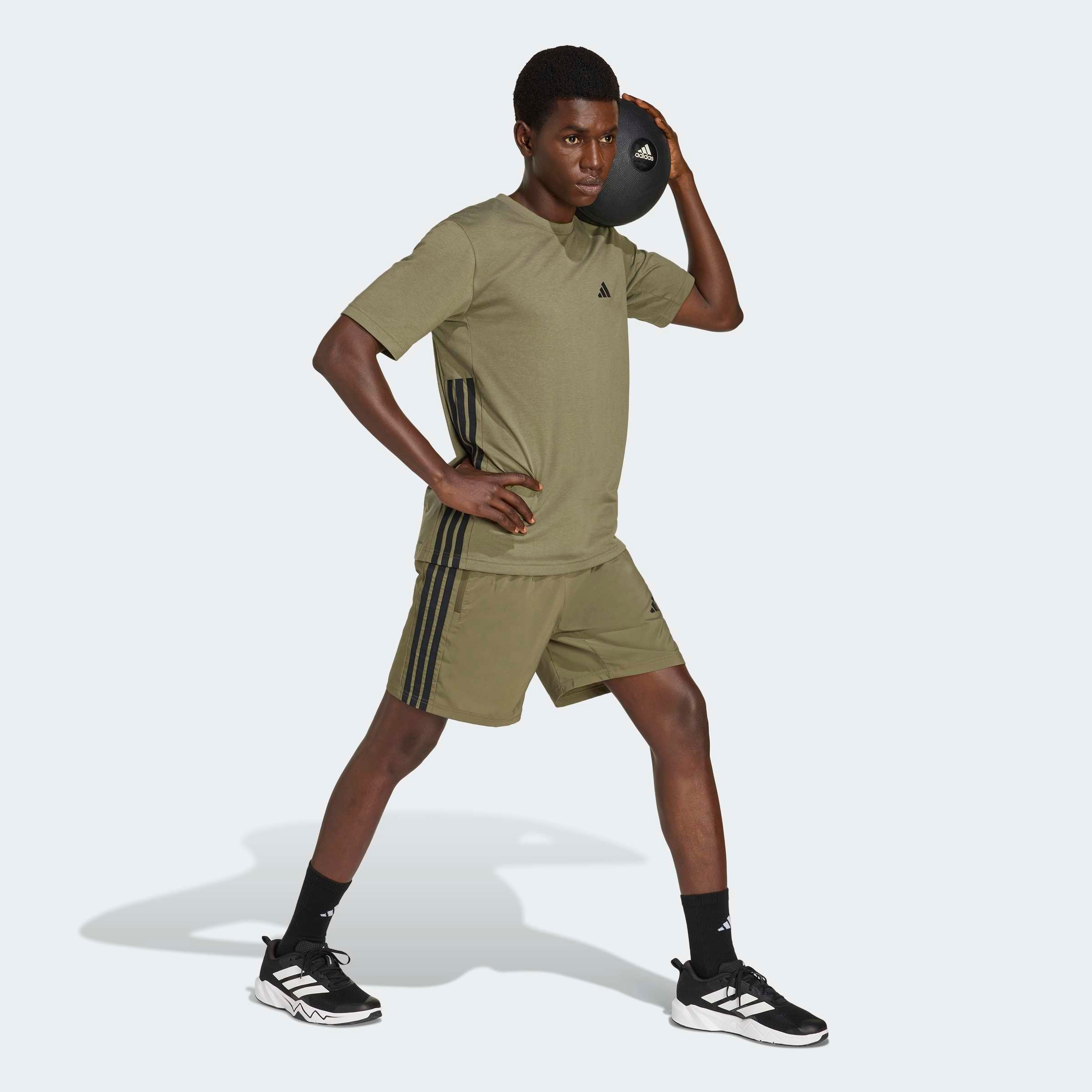 adidas Performance Shorts »WORKOUT ESSENTIALS BASE 3-STREIFEN WOVEN«  normal-weit, für Fitness und Sportmode, sportlich, aus Polyester