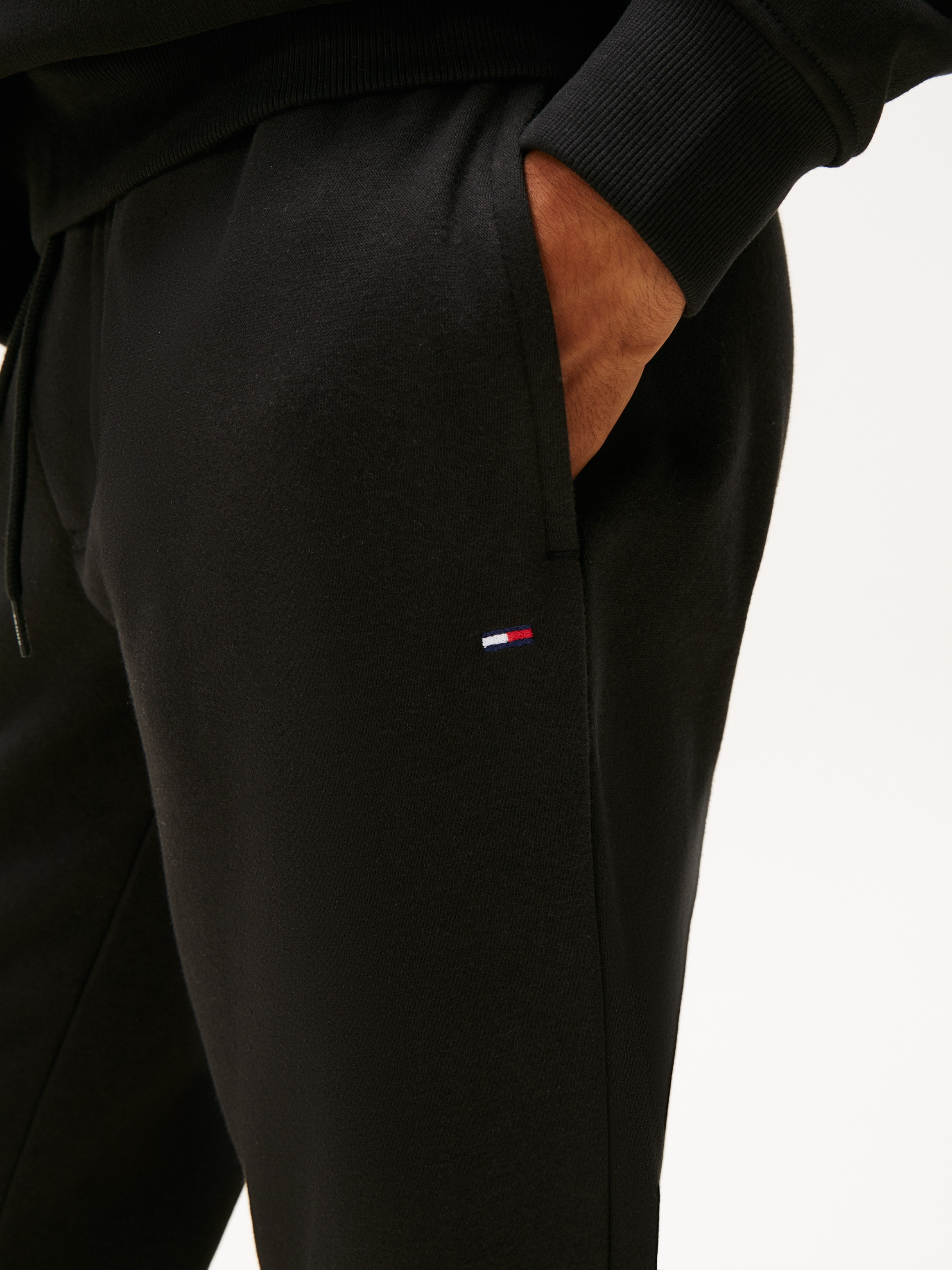 Tommy Jeans Sweathose »TJM SLIM S FLAG SWEATPANT«, Mit Kordelzug