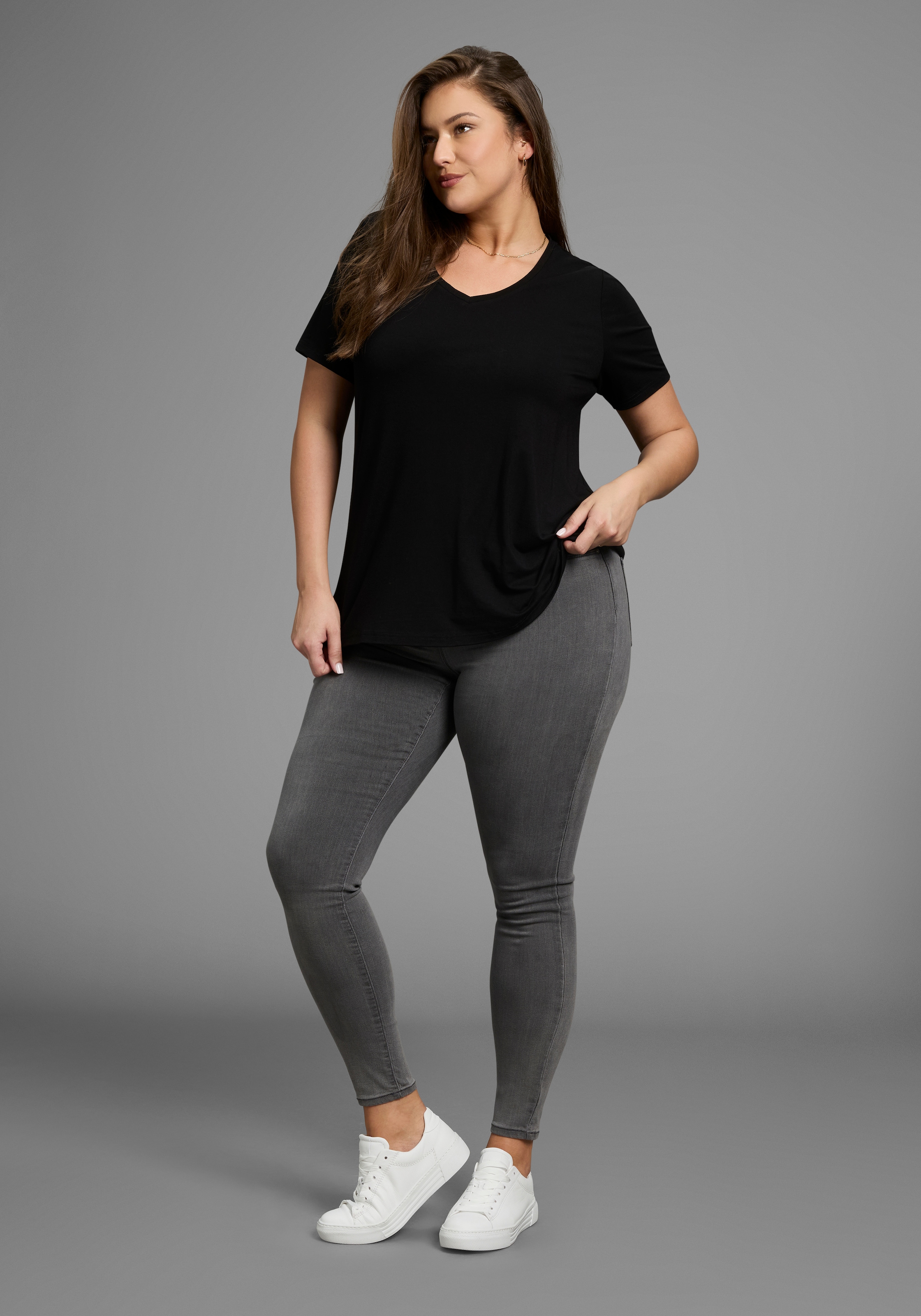 Laura Scott CURVE T-Shirt, mit V-Ausschnitt aus fließender Viskose - GROSSE GRÖSSE