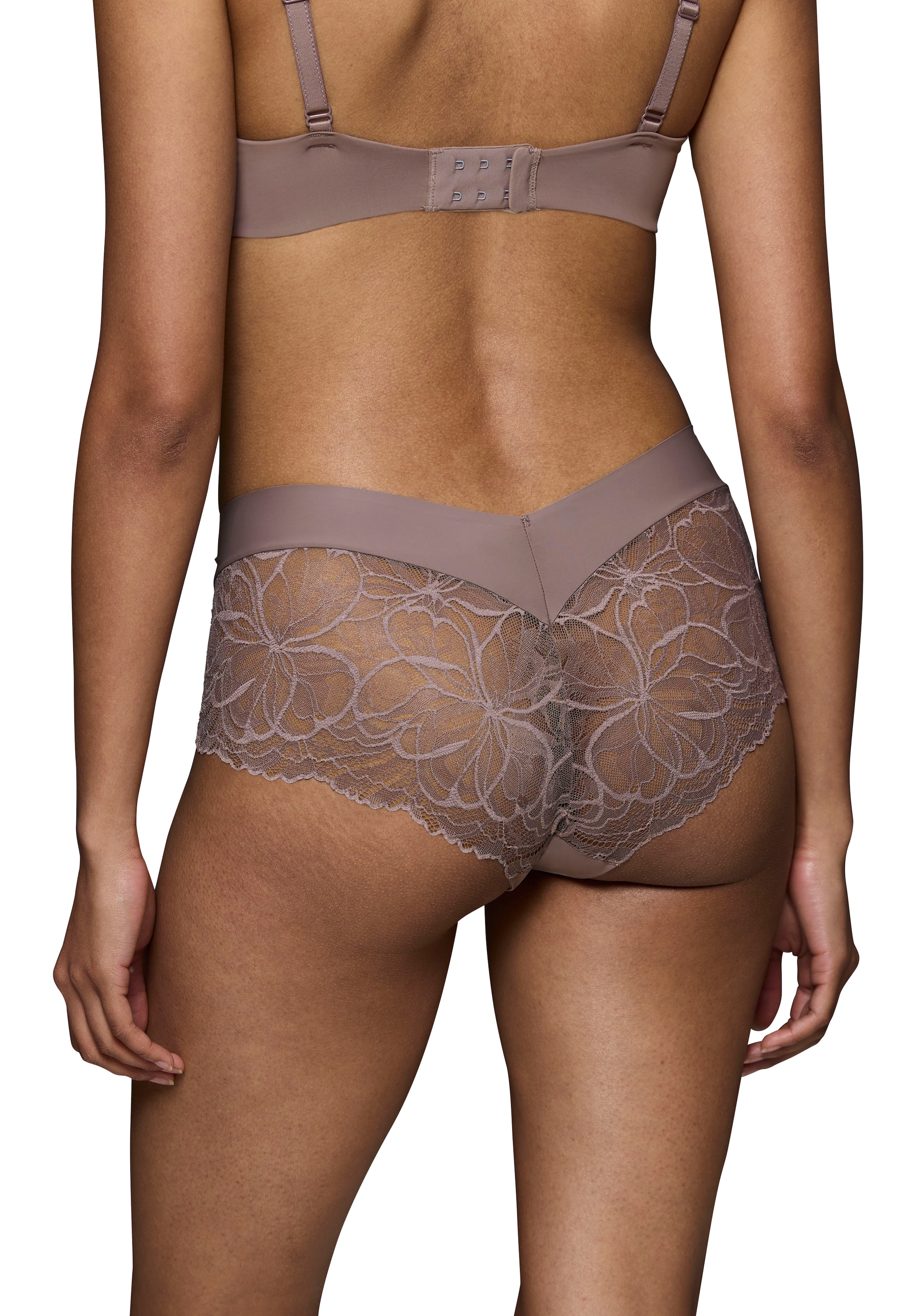 Triumph Panty »Body Make-Up Illusion Lace Shorty«, Strech-Spitze