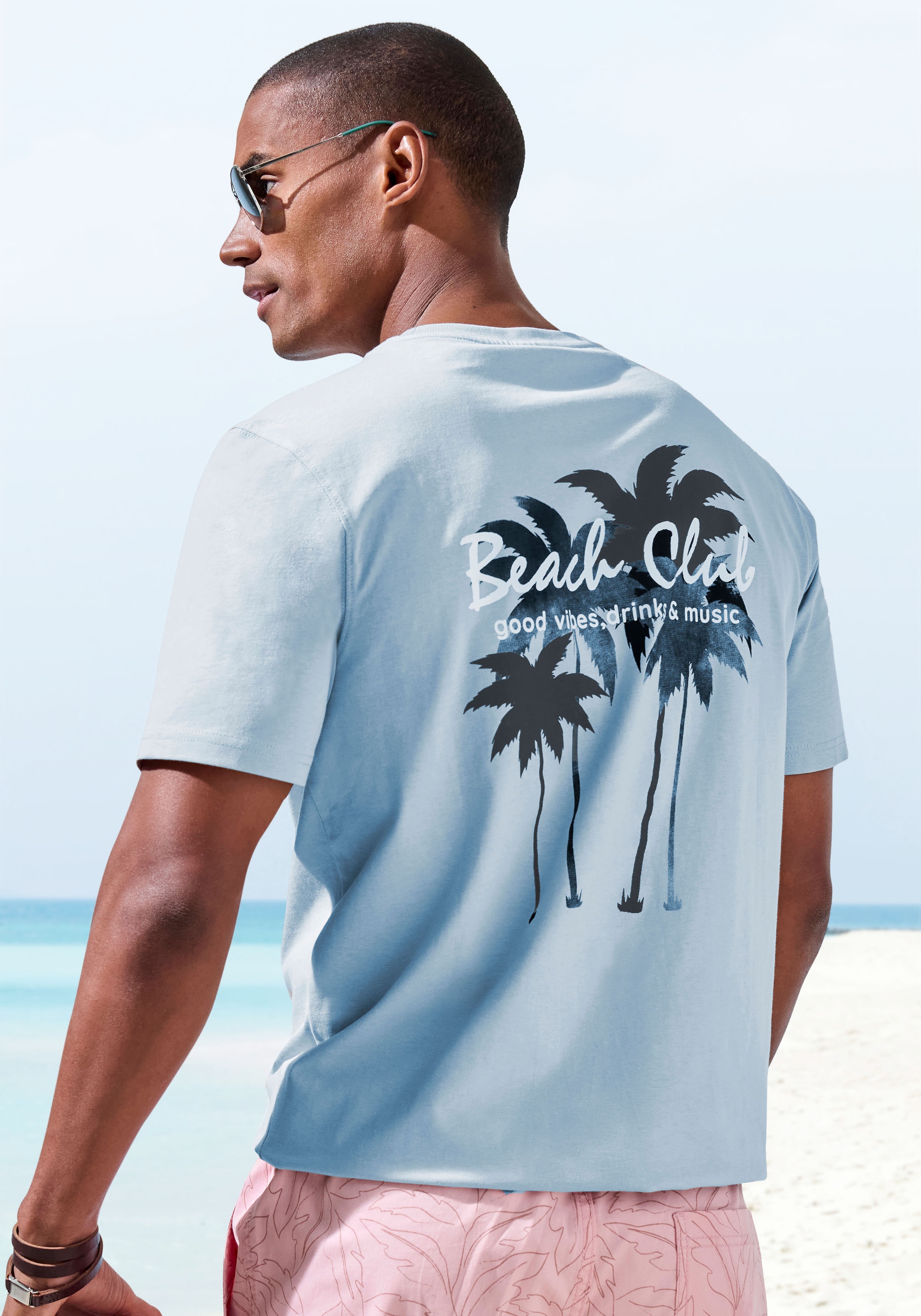 Beachtime T-Shirt », Shirt mit modischem Palmen Print« Regular-Fit, mit kleinem Print vorn und großem Print hinten