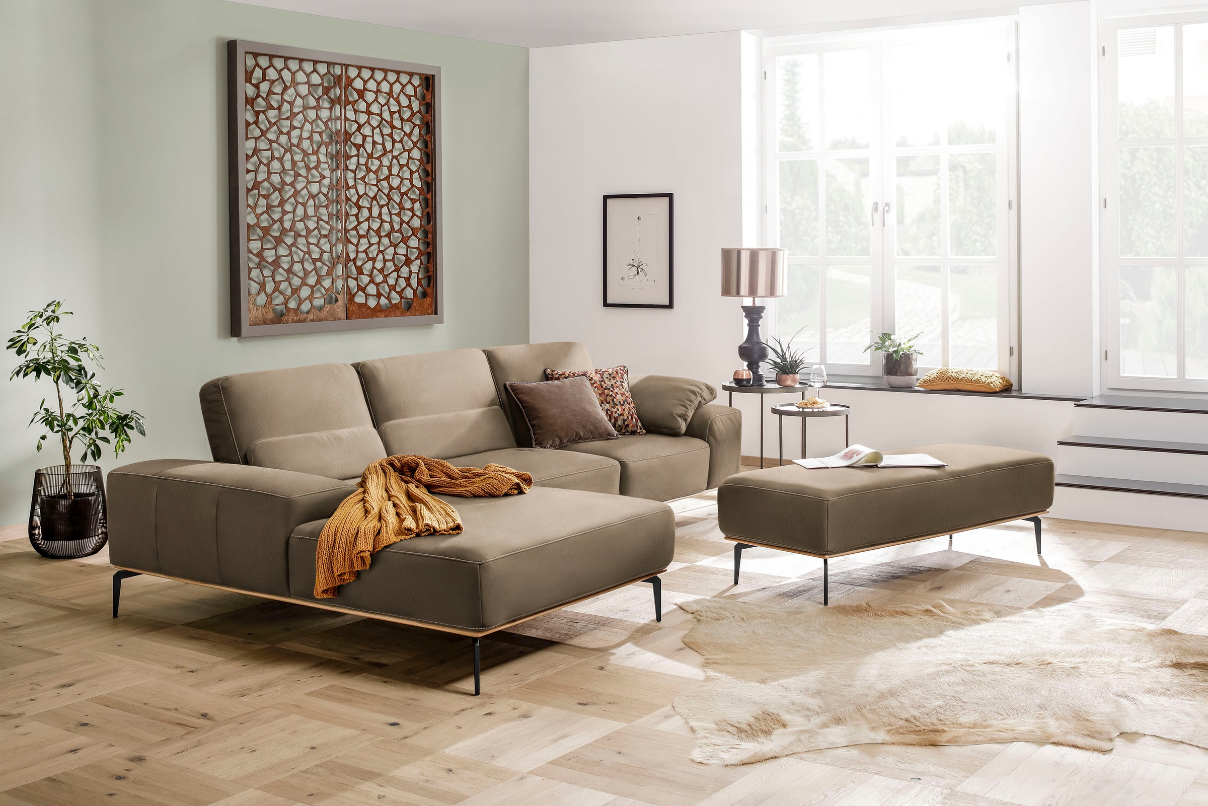 W.SCHILLIG Ecksofa »run, Designsofa mit tollem Sitzkomfort, bequem, L-Form«, mit Holzsockel, Füße in Schwarz pulverbeschichtet, Breite 319 cm