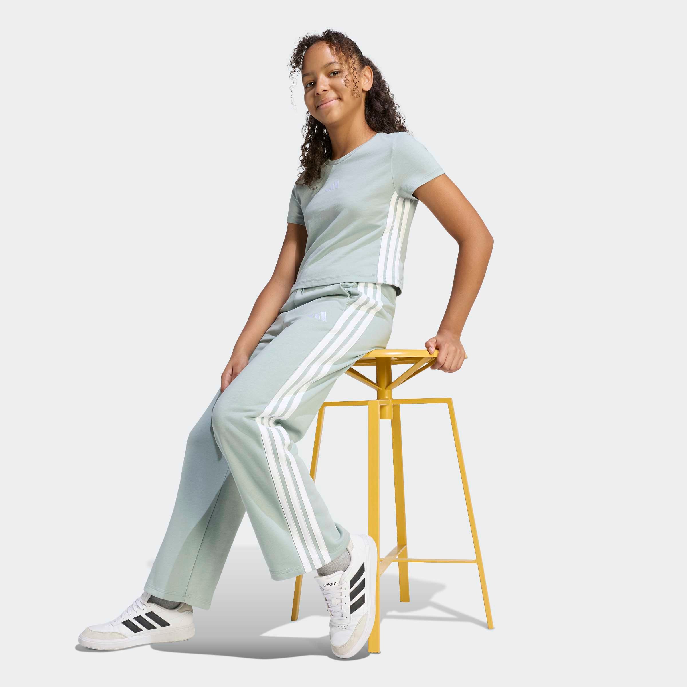 adidas Sportswear Sporthose »ESSENTIALS«  für Kinder, aus Baumwolle, mit Gummizug, normal-weite Passform