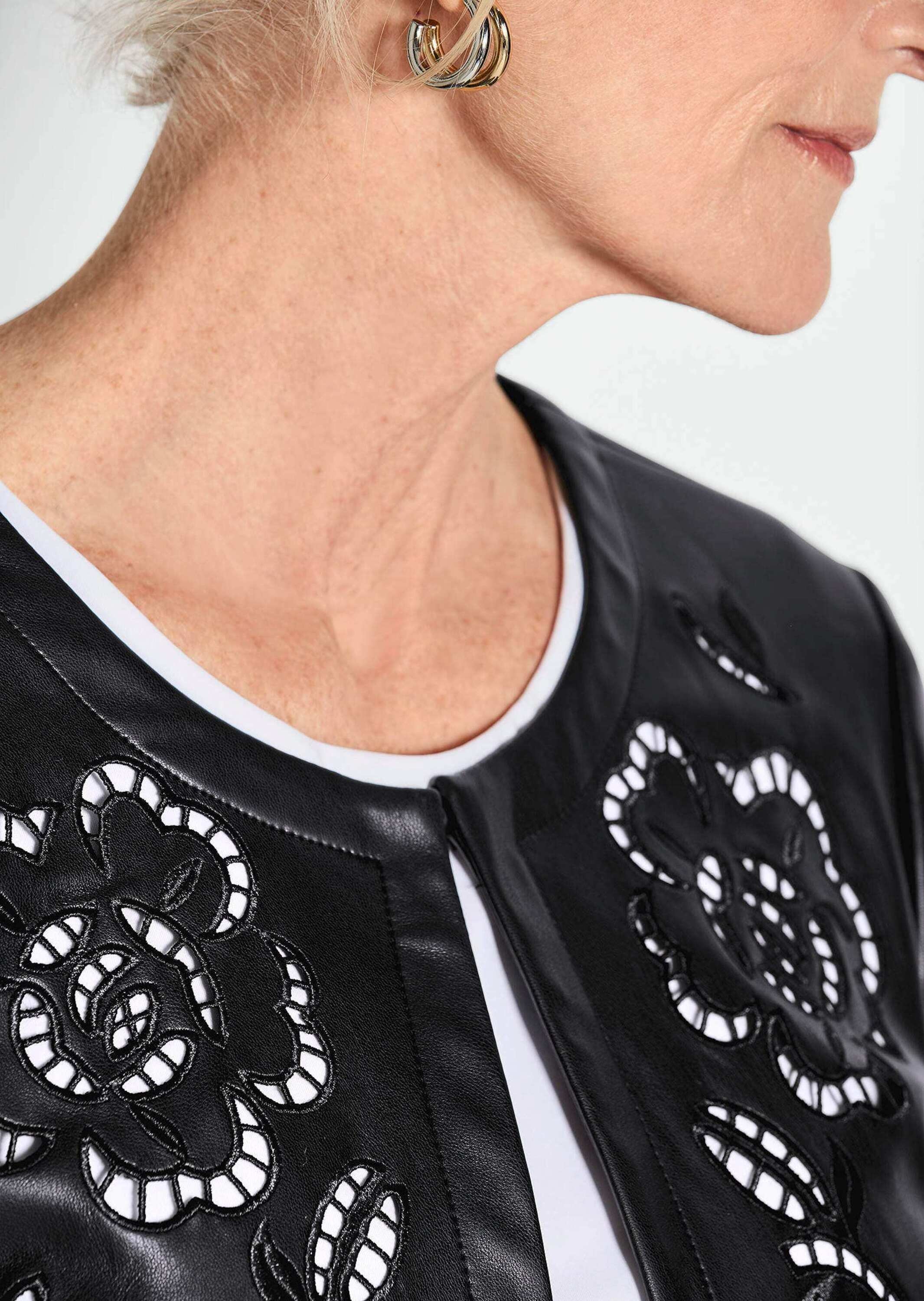 GOLDNER Kurzjacke »Kurzjacke in Lederoptik mit Lochstickerei«