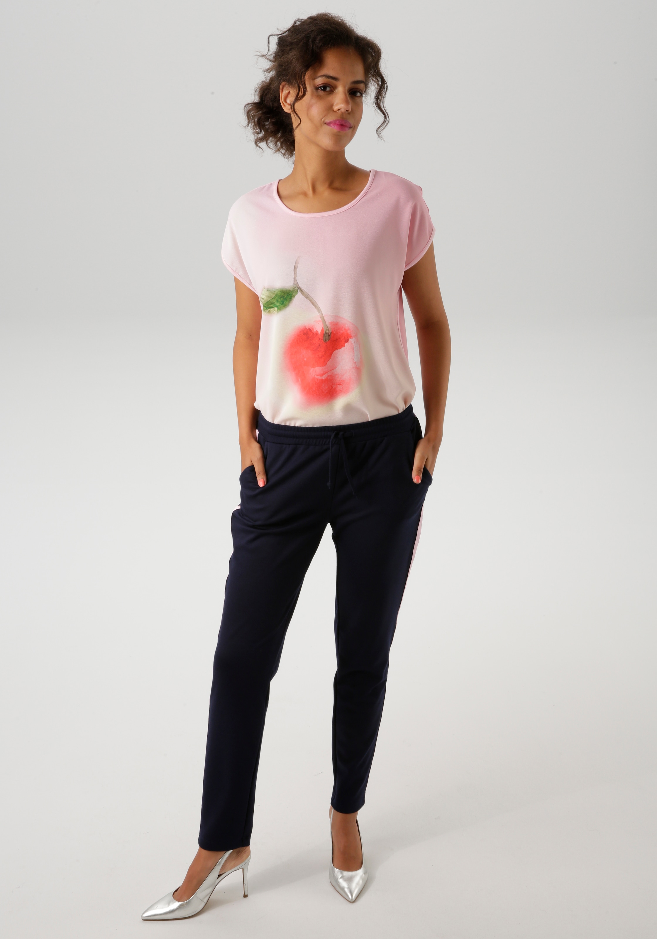 Aniston CASUAL Shirtbluse, mit Kirsche im Aquarell-Dessin bedrucktes Vorderteil