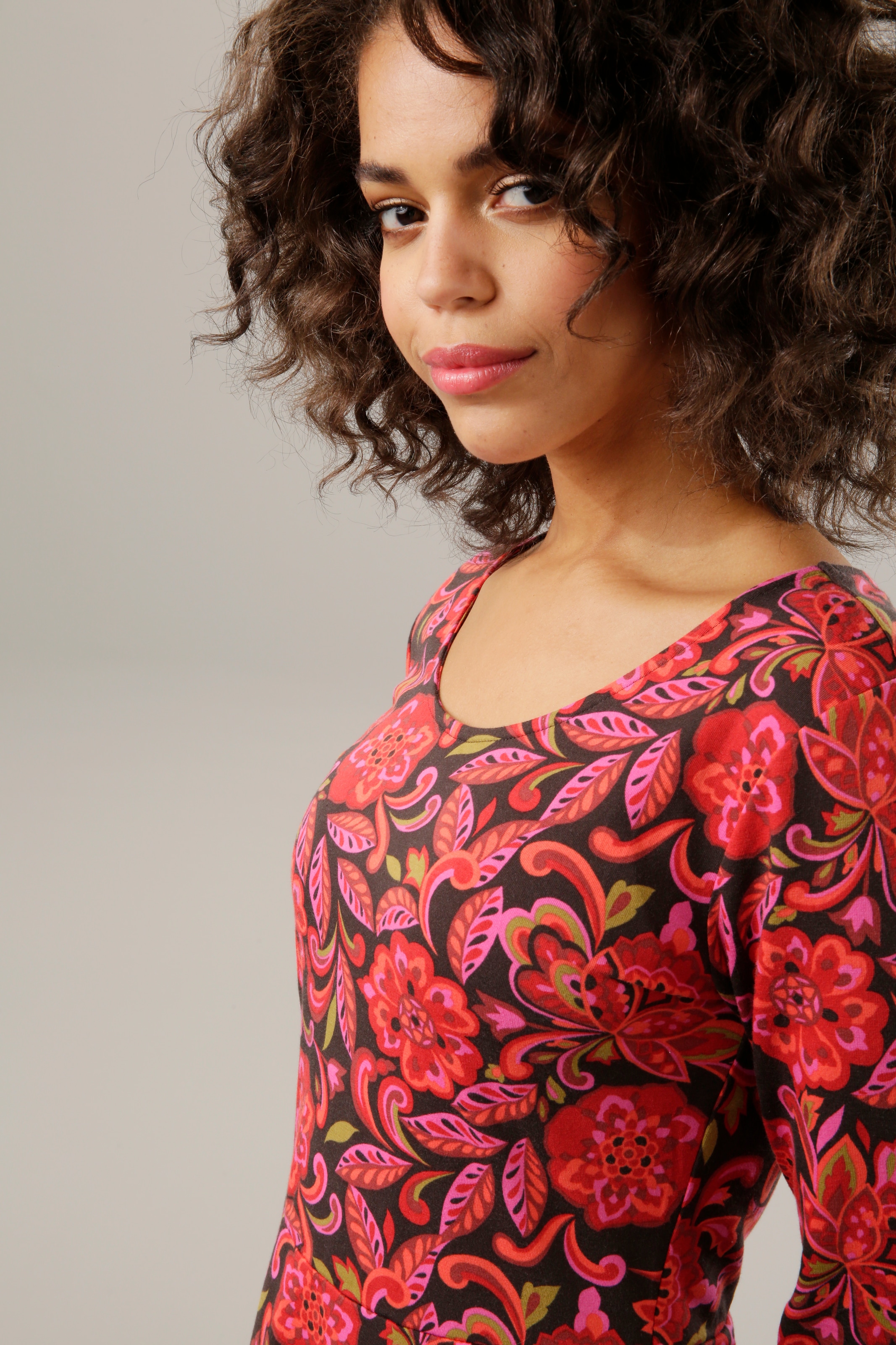 Aniston CASUAL Jerseykleid, mit harmonischem Blumendruck bei ♕ | Jerseykleider