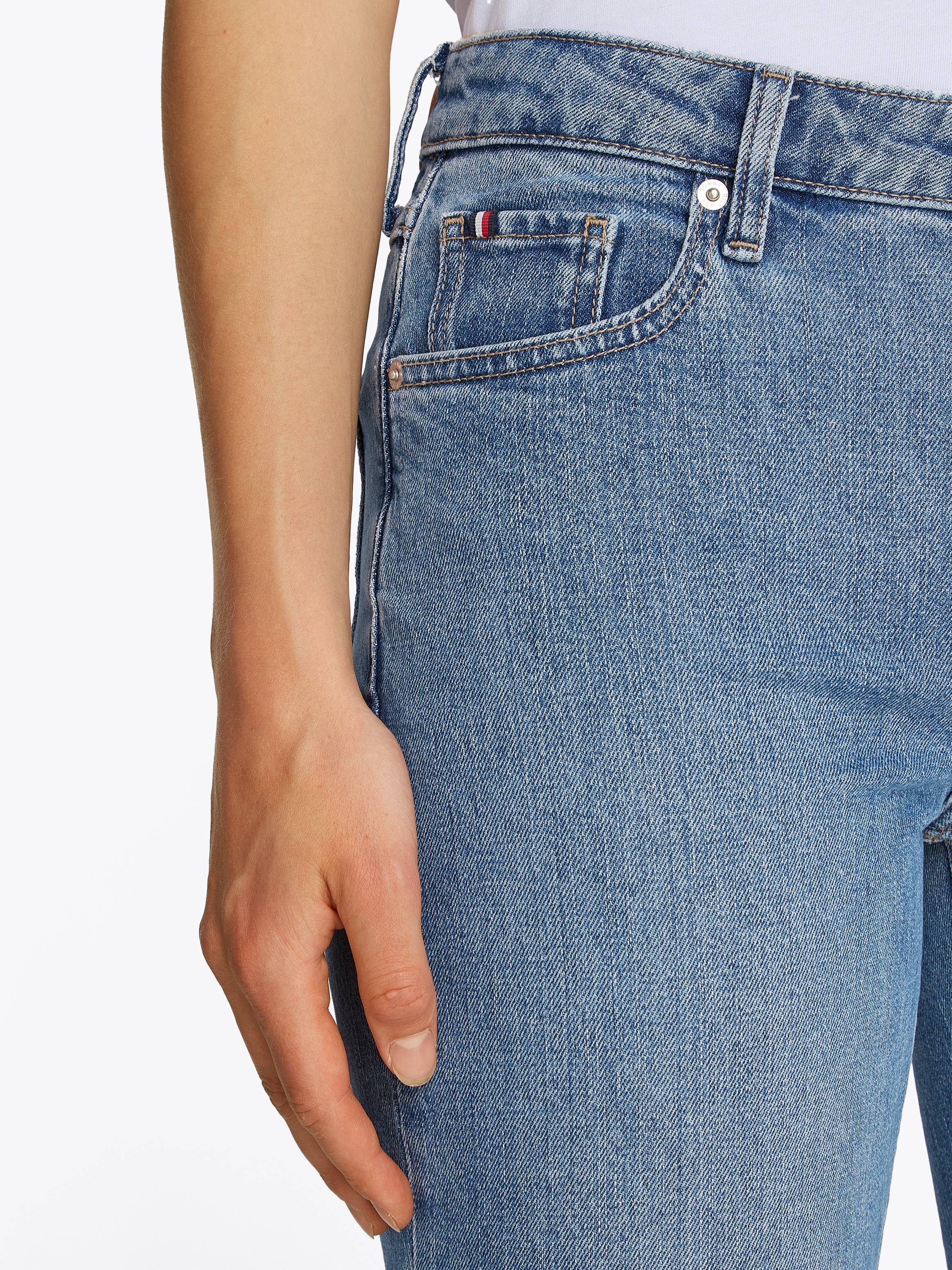 Tommy Hilfiger Straight-Jeans »CLASSIC STRAIGHT RW ECRU«, mit Logo-Badge, in Knöchellänge