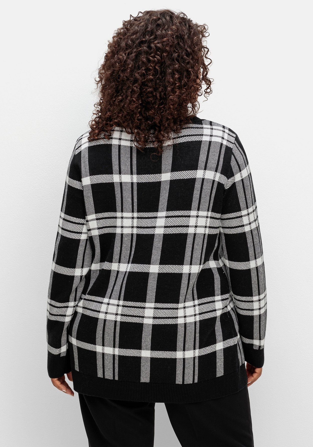 Sheego Rundhalspullover »Karierter Pullover mit Rundhals und Kontrastbündchen«, mit Rundhals und Kontrastbündchen