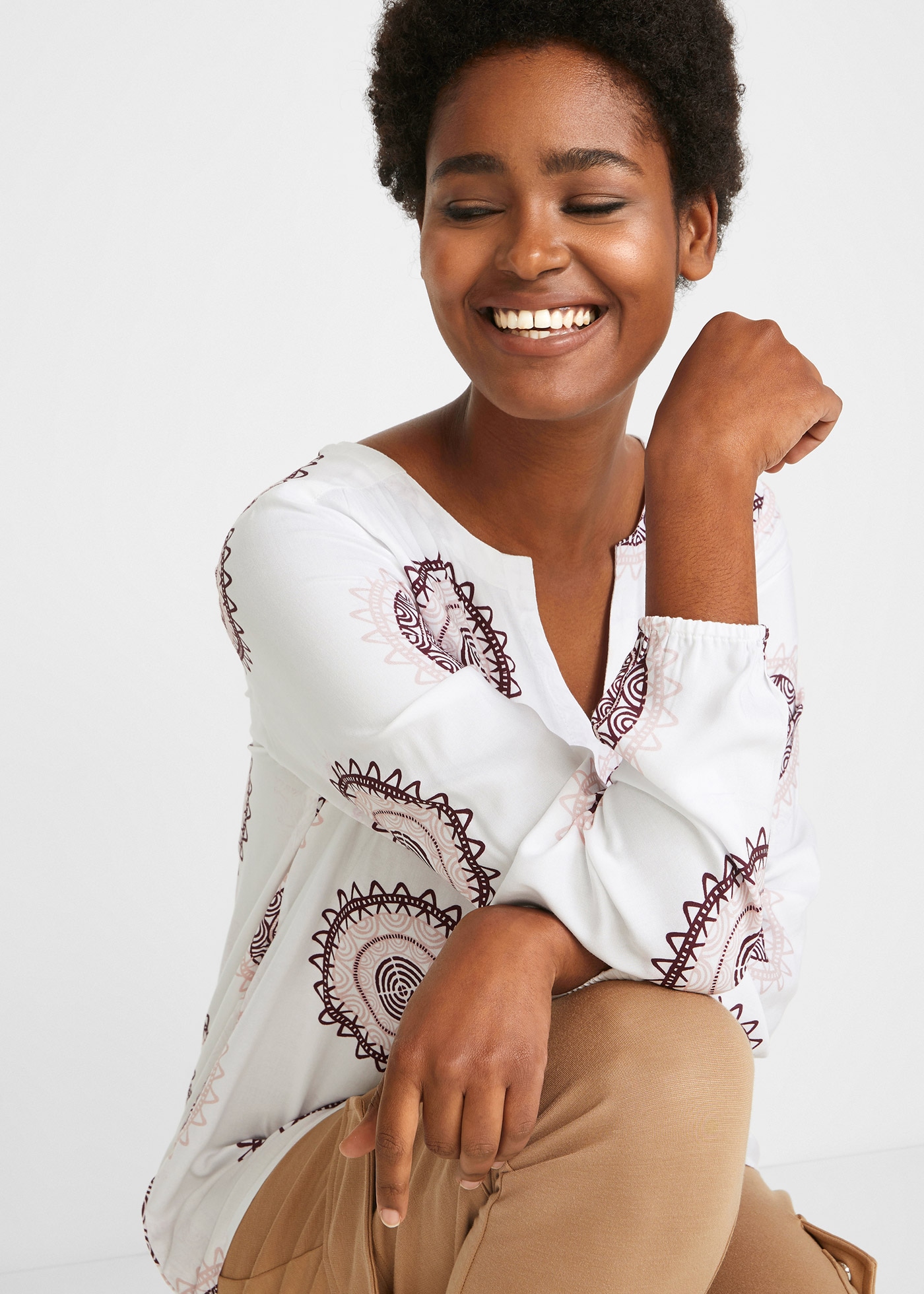 bonprix Tunika »Tunikabluse aus softer Viskose« für den Alltag, figurumspielende Passform, mit Umlegekragen