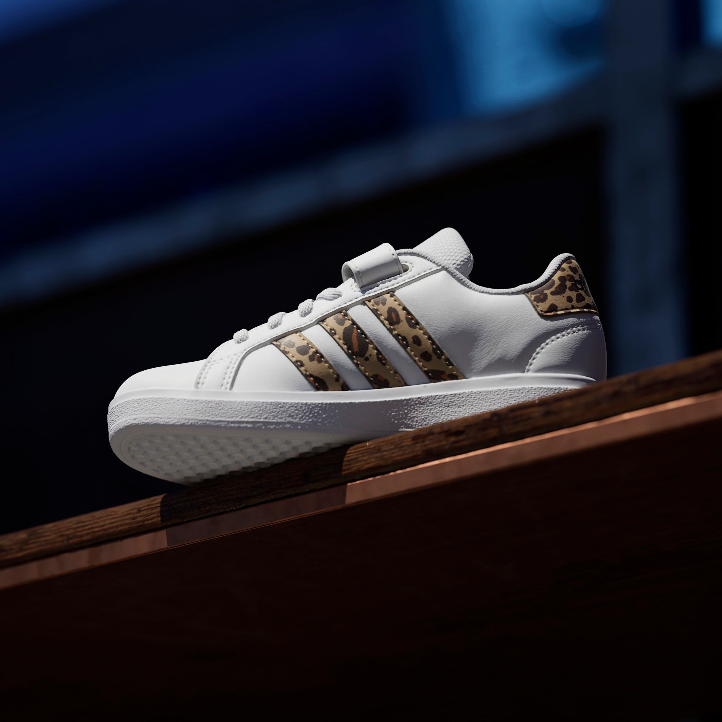 adidas Sportswear Sneaker »GRAND COURT 2.0 KIDS«, Design auf den Spuren des adidas Superstar