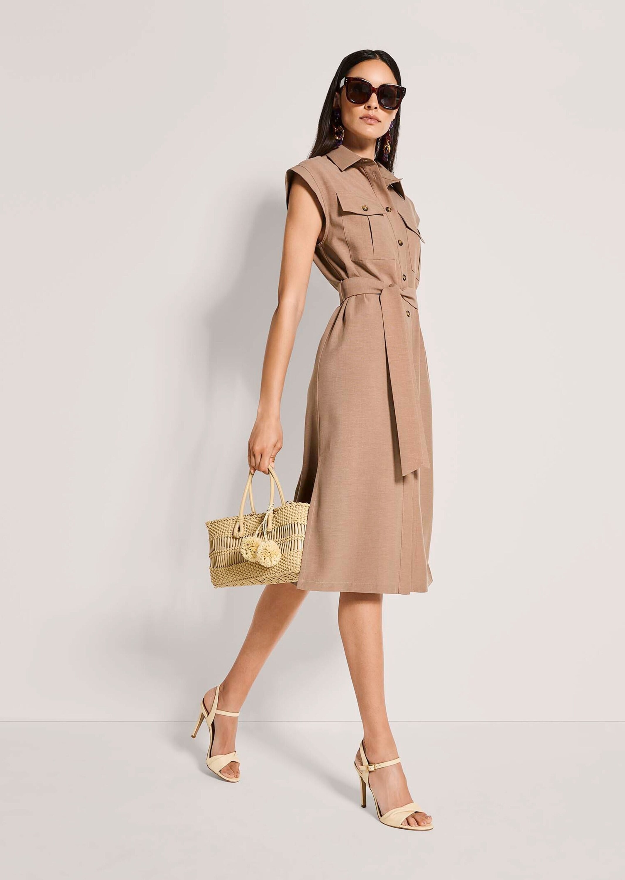 MADELEINE Sommerkleid »Hemdblusenkleid Sommerkleid mit Bindeband« Hemdblusenkleid mit Bindeband, aufgesetzter Brusttasche mit Falte, Klappe und Knopf