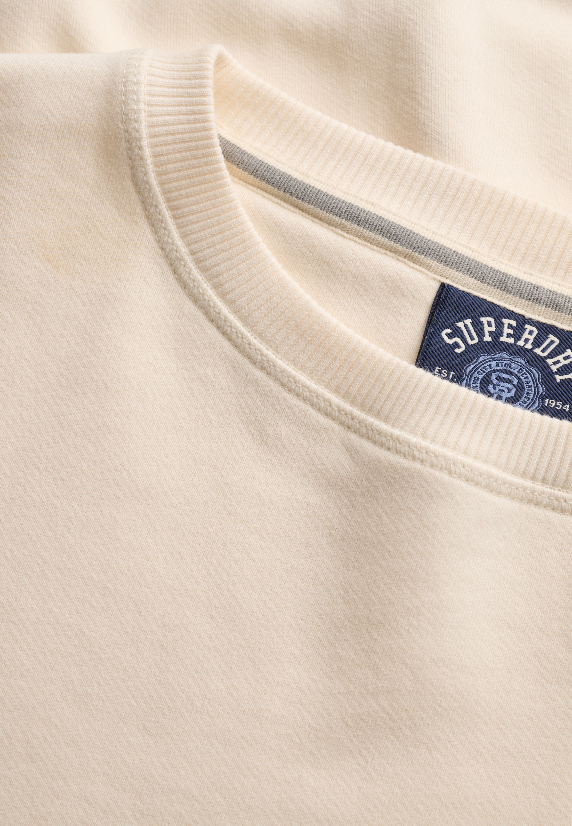 Superdry Sweatshirt »ESSENTIAL LOGO CREW«, aus Baumwolle und Sweatware, Oversize Passform, mit Rundhalsausschnitt
