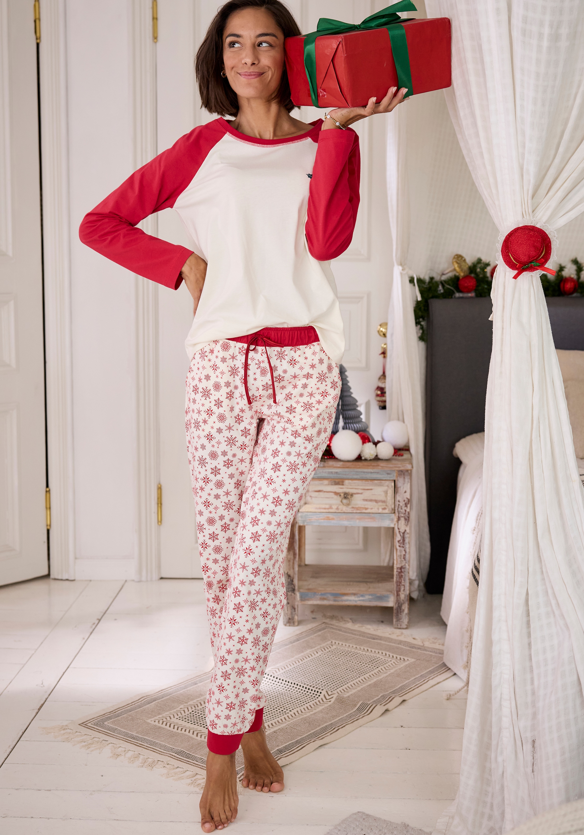 LASCANA Schlafanzug, kaufen Motiven | winterlichen mit UNIVERSAL online