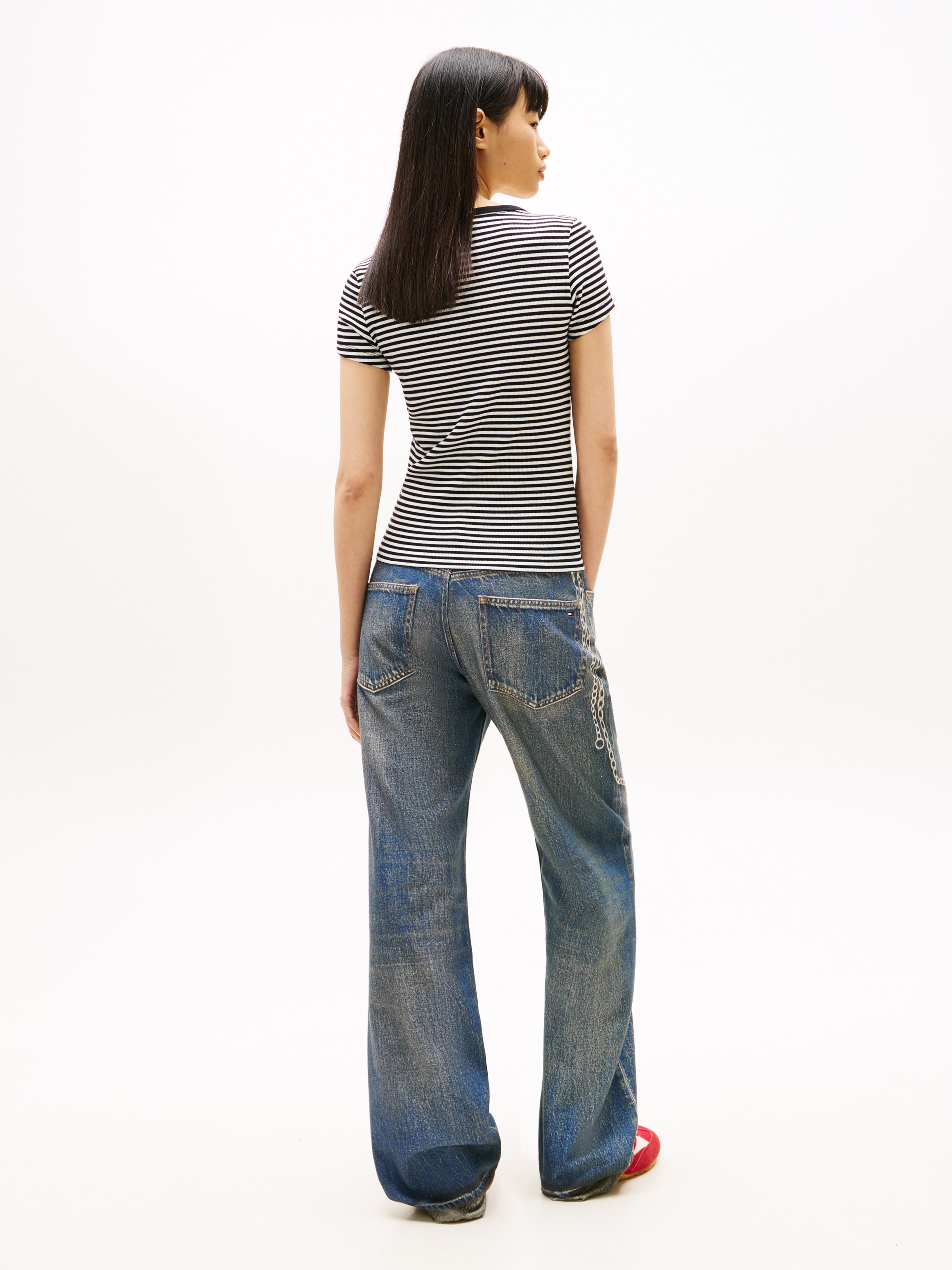 Tommy Jeans Kurzarmshirt »TJW SLIM ESSENTIAL RIB V SHORT SLEEVE« mit gerippter Struktur, V-Ausschnitt, Slim Fit