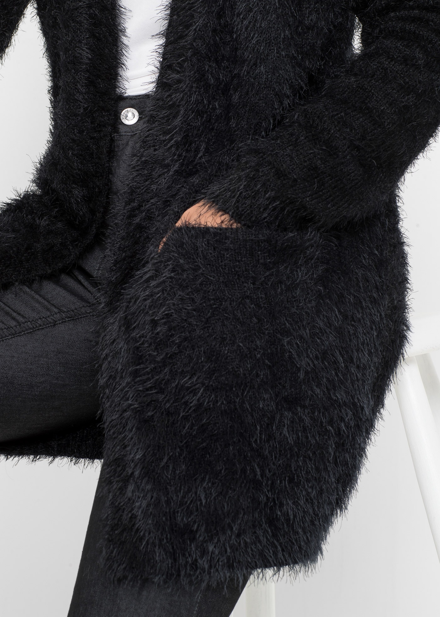 bonprix Longstrickjacke »Longstrickjacke in Flauschoptik« lockere Passform, mit flauschiger Optik, eleganter Stil