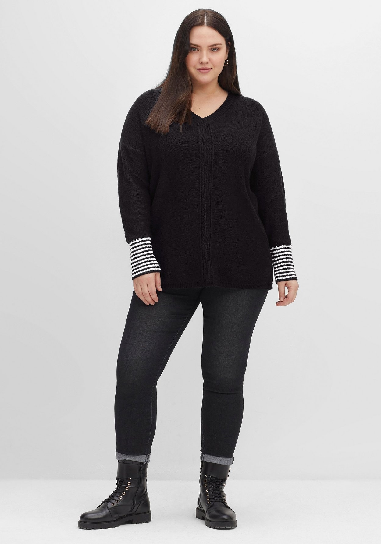 Sheego V-Ausschnitt-Pullover »Pullover mit geringeltem Ärmelbündchen«, mit geringeltem Ärmelbündchen