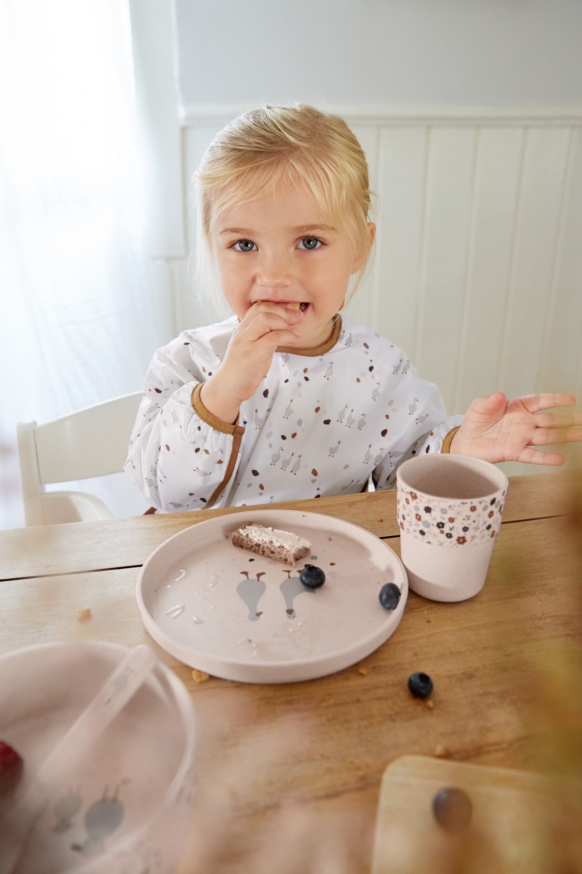 LÄSSIG Lätzchen »Tiny Farmer, Goose«, (Set, 2 St.), langärmelig, mit integriertem Auffangschutz; PETA-approved vegan