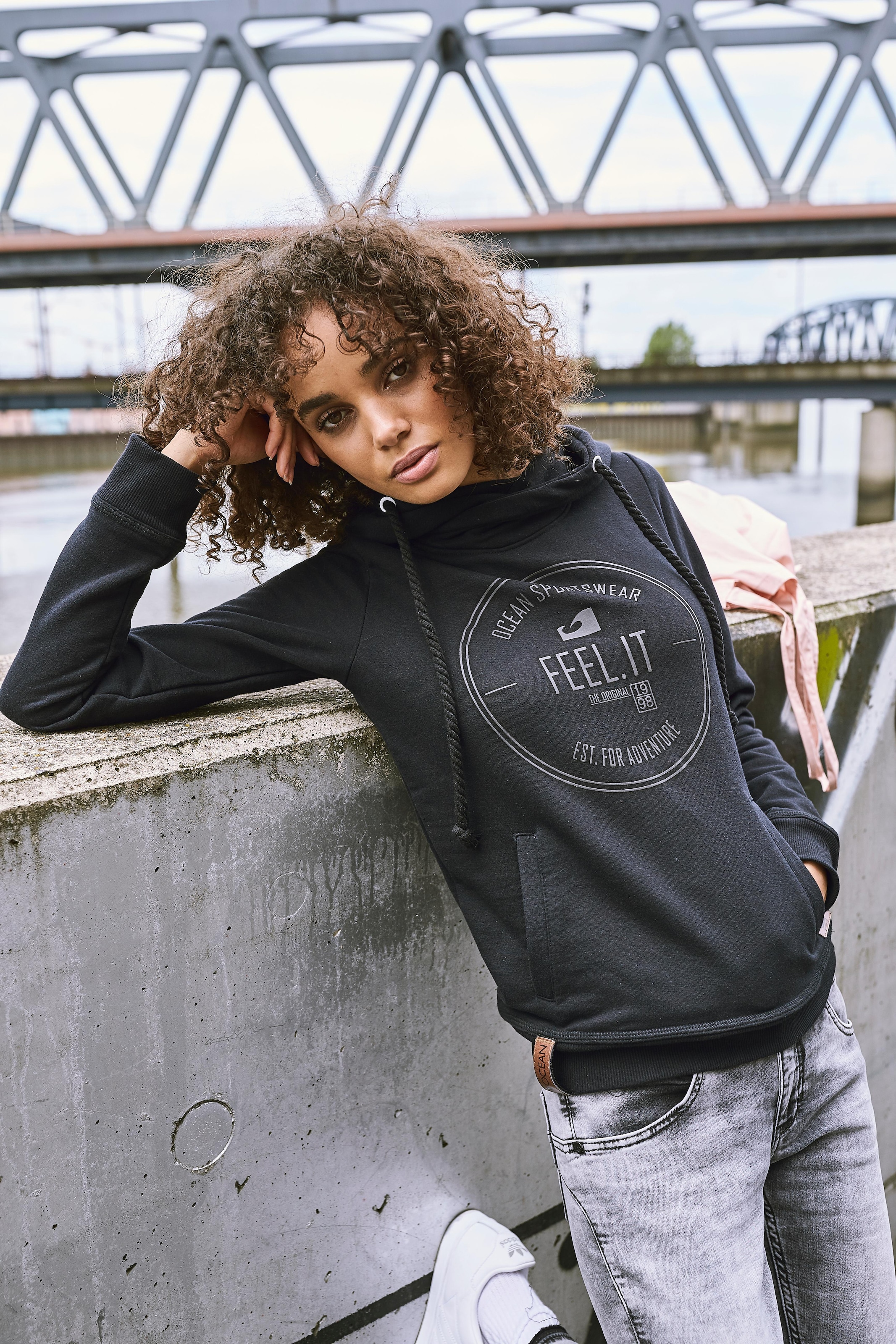 Ocean Sportswear Kapuzensweatshirt »Essentials Sweatshirt«, Langarm, figurbetonter Schnitt, unifarben