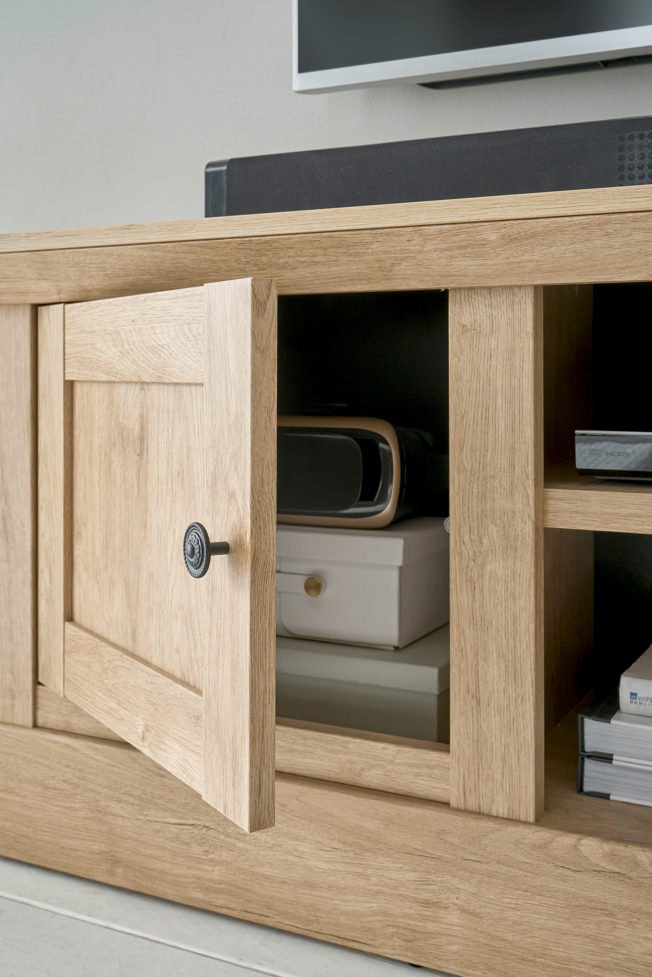 Home affaire Lowboard »Cornwall, Unterschrank im Landhausstil, Kommode, Eiche Dekor« 1 Stk. tlg. verschnörkelte Metallgriffe, offene Fächer und Türen, 194 cm breit