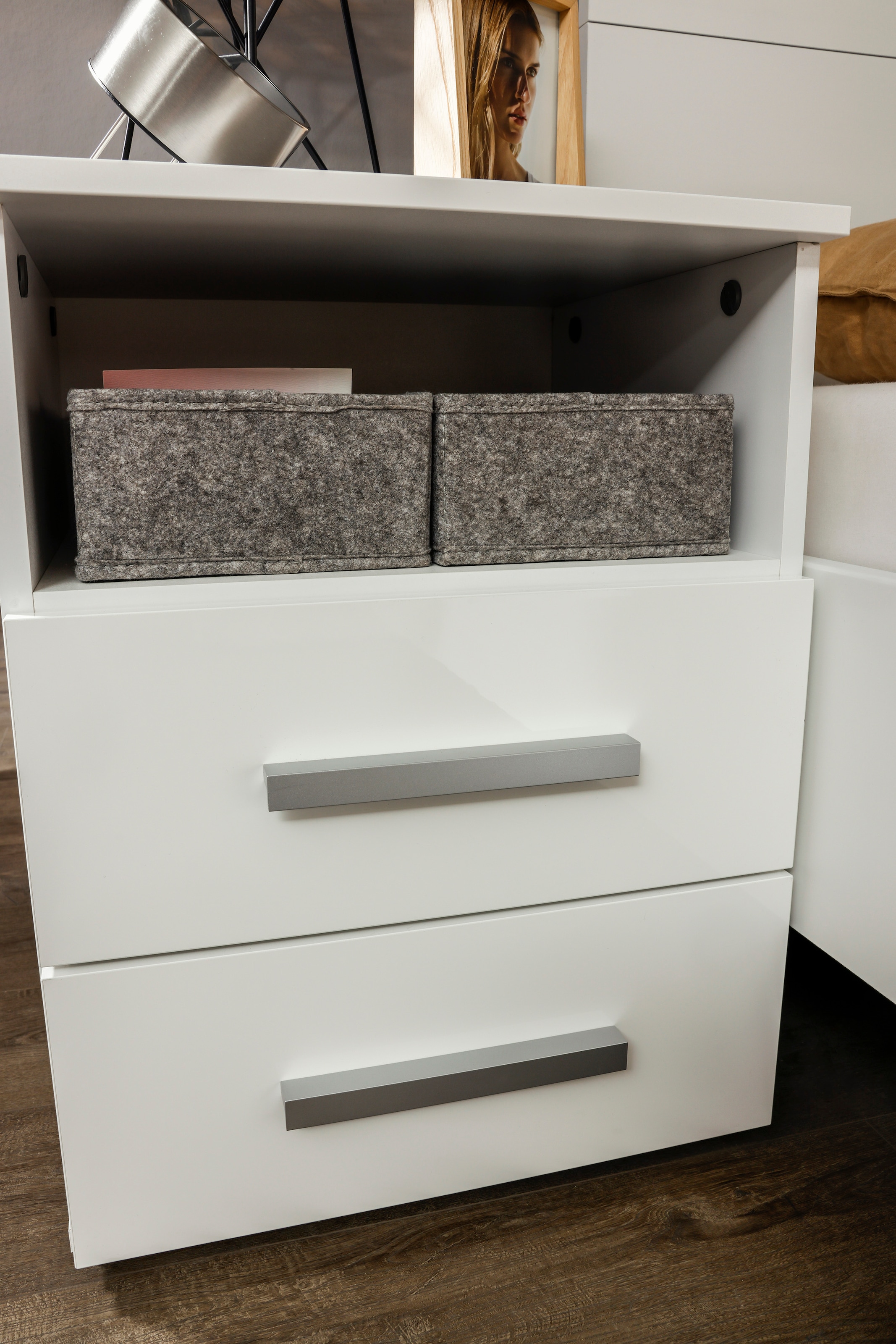 rauch Nachtkommode »Nachttisch Nachtkonsole Nachtschrank KOLUNA mit Hochglanzfront«, mit 2 Schubladen und Nische für viel Stauraum MADE IN GERMANY