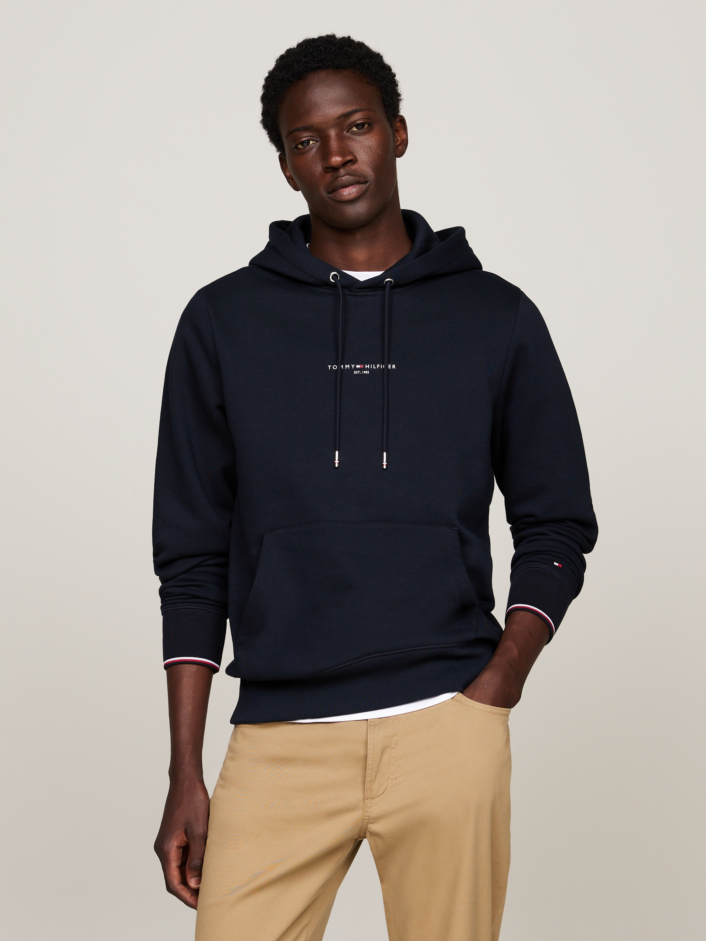 Tommy Hilfiger Hoodie »TOMMY LOGO TIPPED HOODY« Tommy-Tape innen am Ausschnitt, Flag-Stickerei am Ärmel