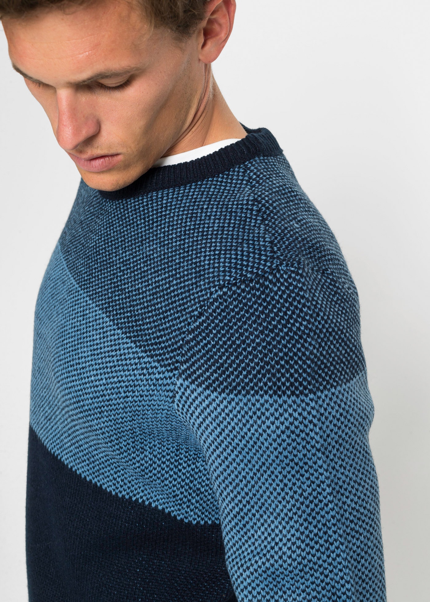 bonprix Strickpullover aus Polyacryl, Regular Fit, mit Colorblocking-Optik