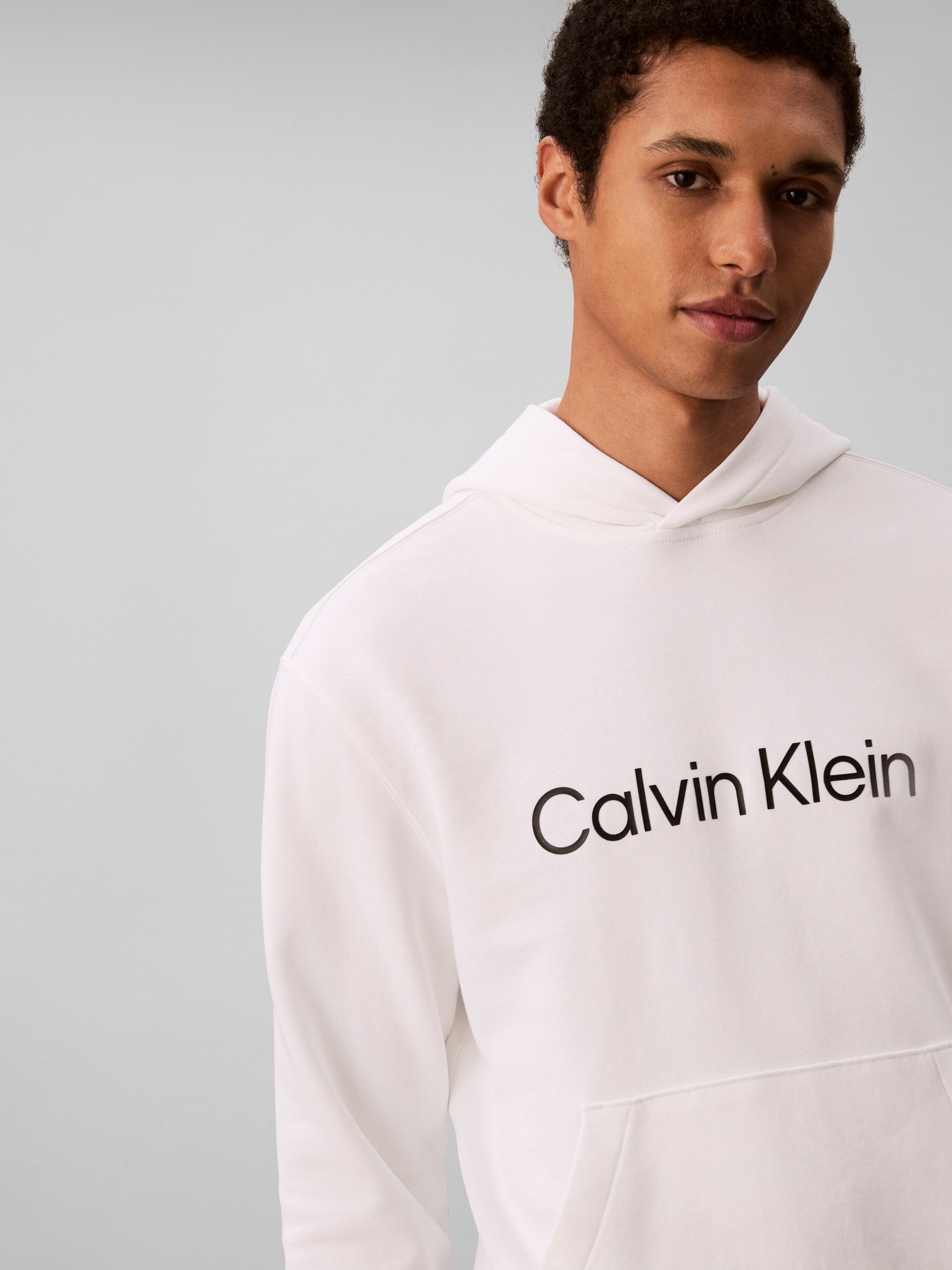 Calvin Klein Kapuzensweatshirt »LS EU STANDARD LOGO 350TERRY PO«, Mit Rundhalsausschnitt, regular fit

