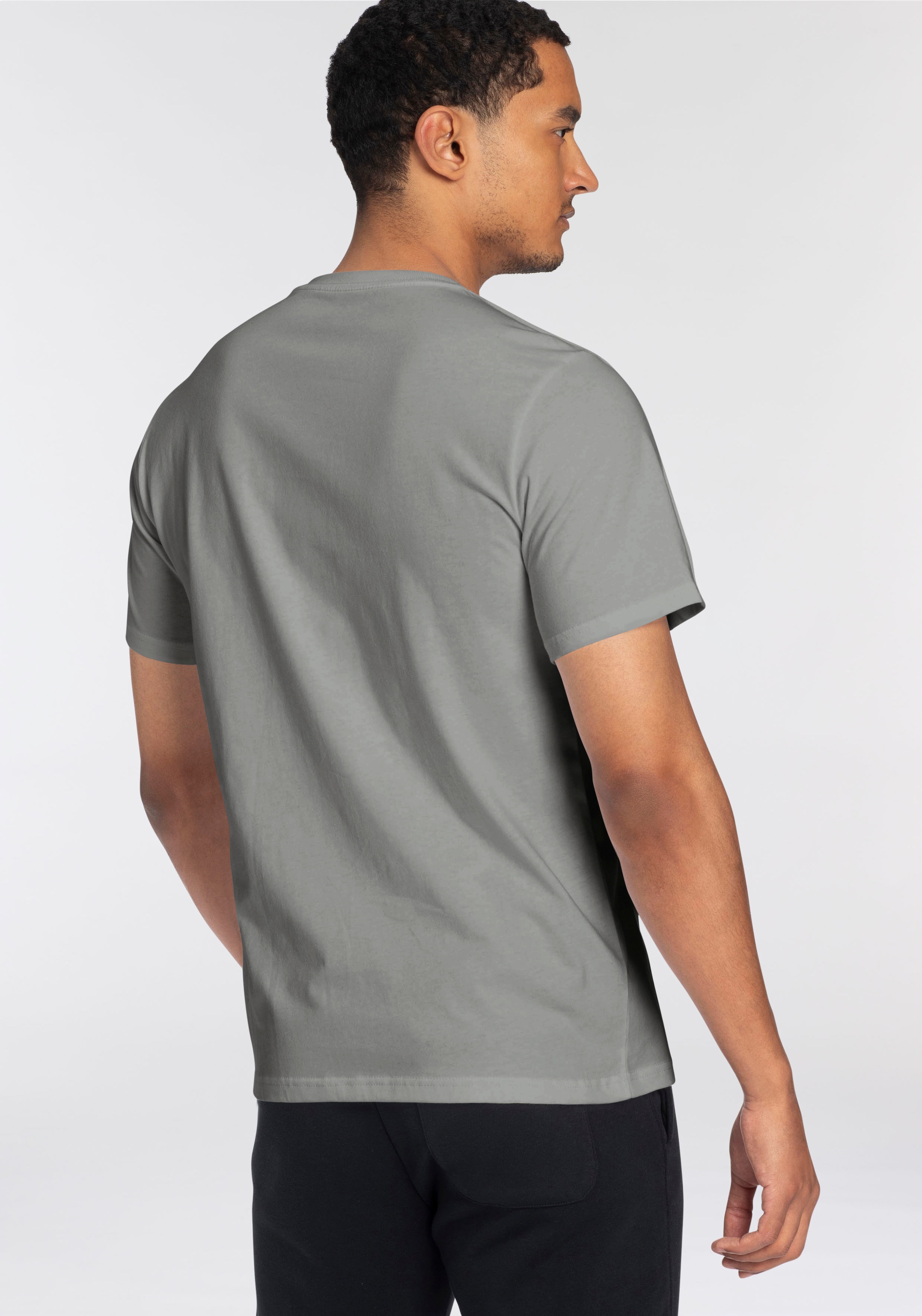 Converse T-Shirt »STAR CHEV EMB TEE« Kurzarm, mit Rundhalsausschnitt, ohne Verschluss, aus Baumwolle